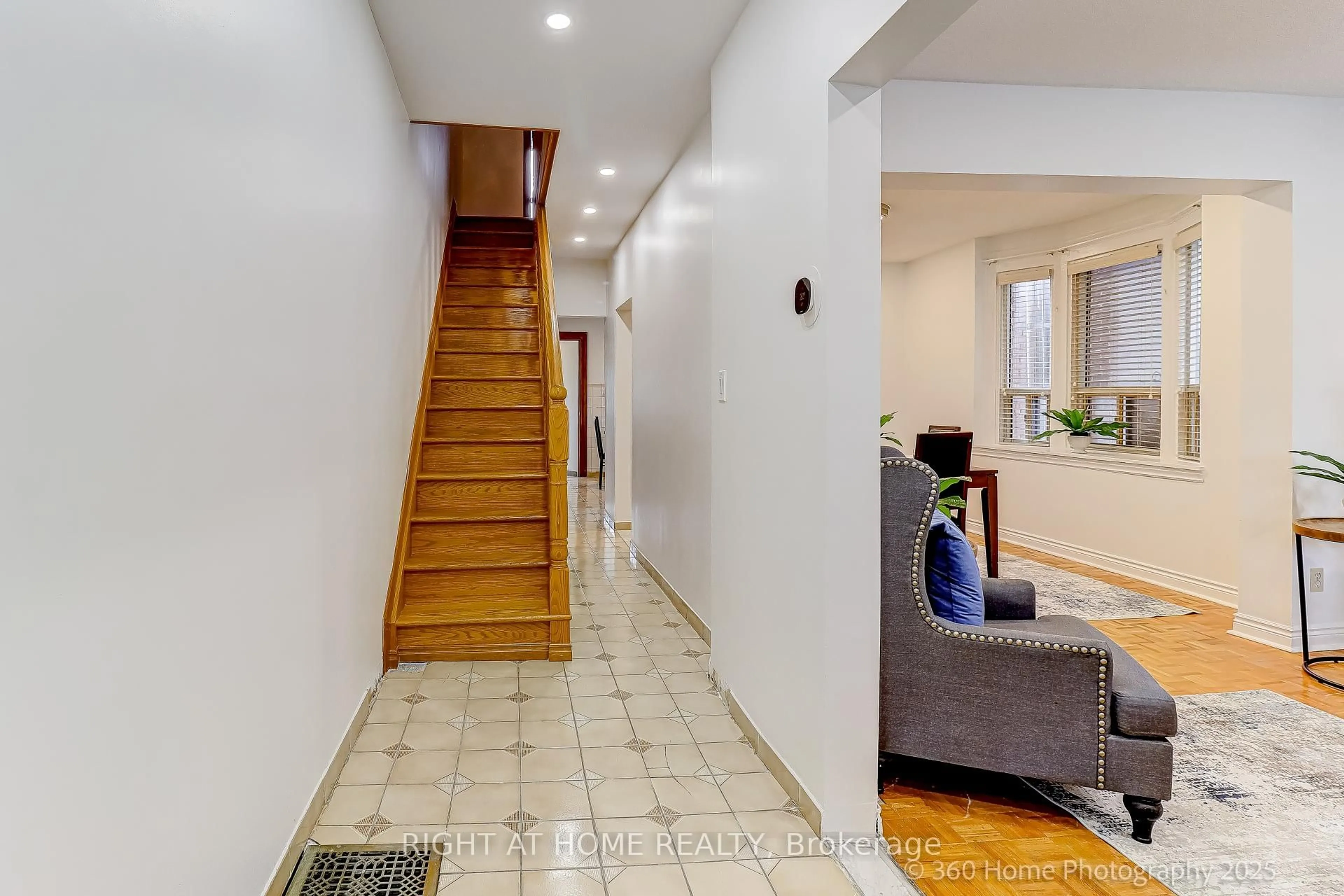 Unknown for 709 Dupont St, Toronto Ontario M6G 1Z5