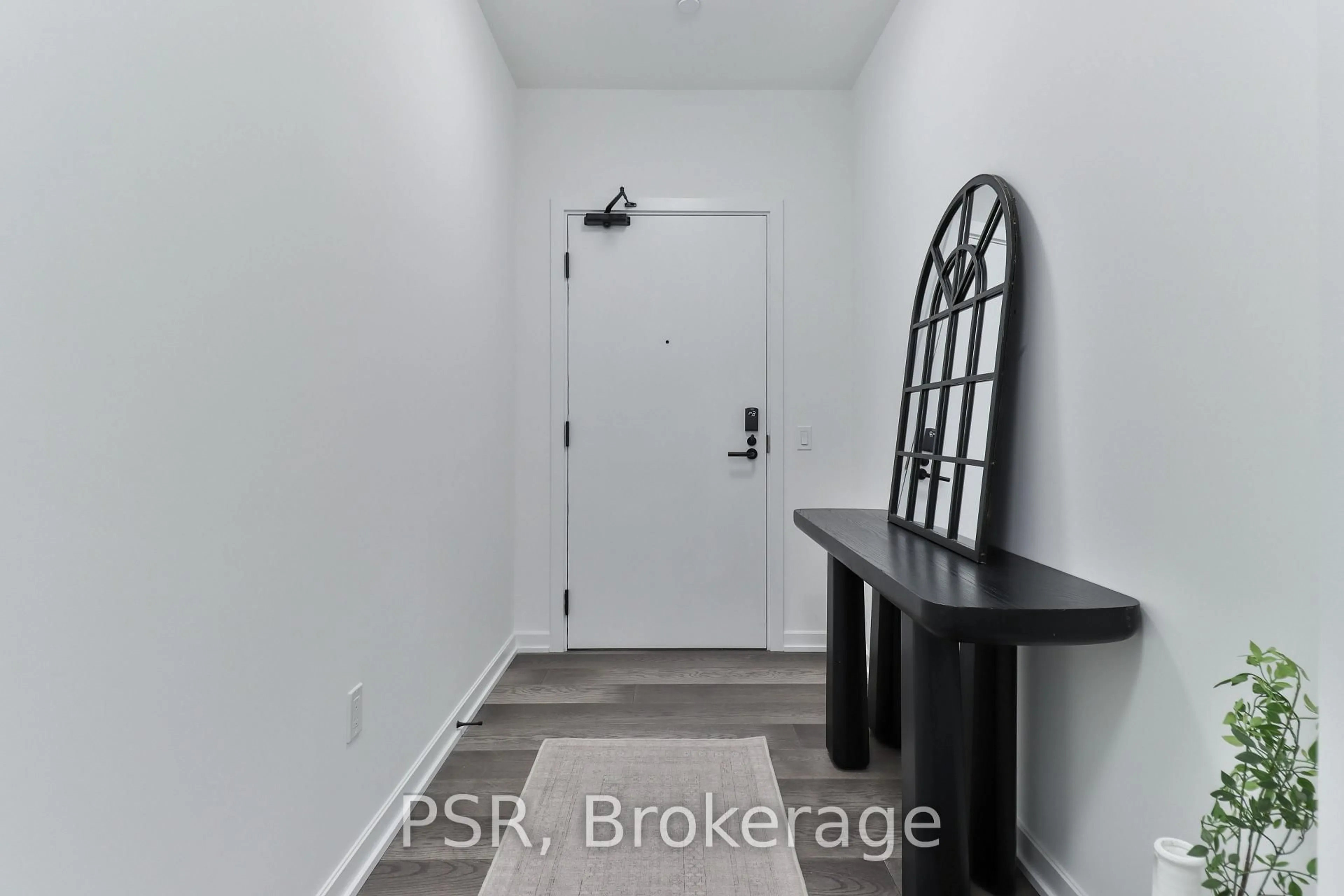 Indoor entryway for 1285 Dupont St #2904, Toronto Ontario M6H 0E3