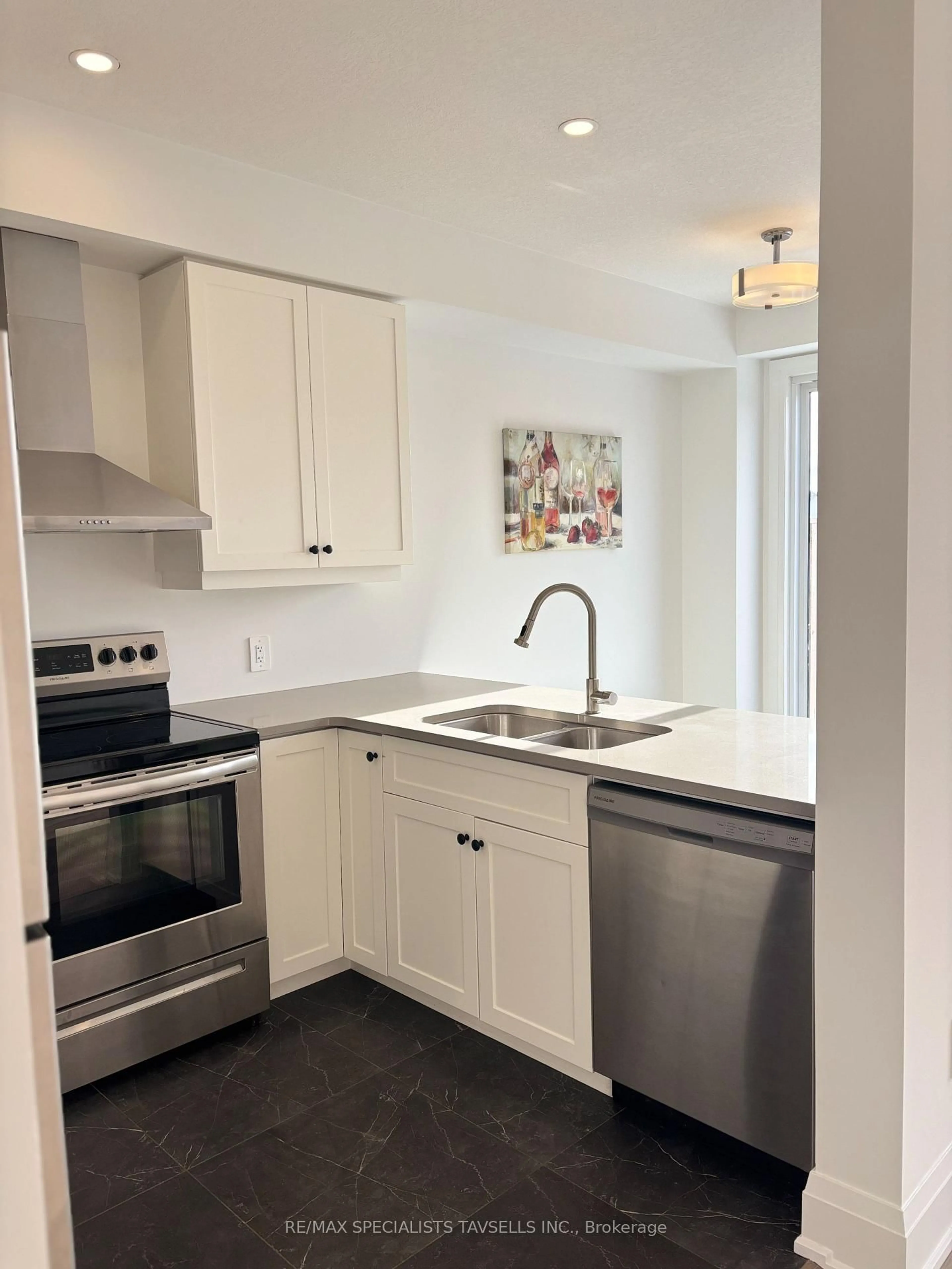 Standard kitchen, unknown for 690 Broadway #31, Orangeville Ontario L9W 7T7