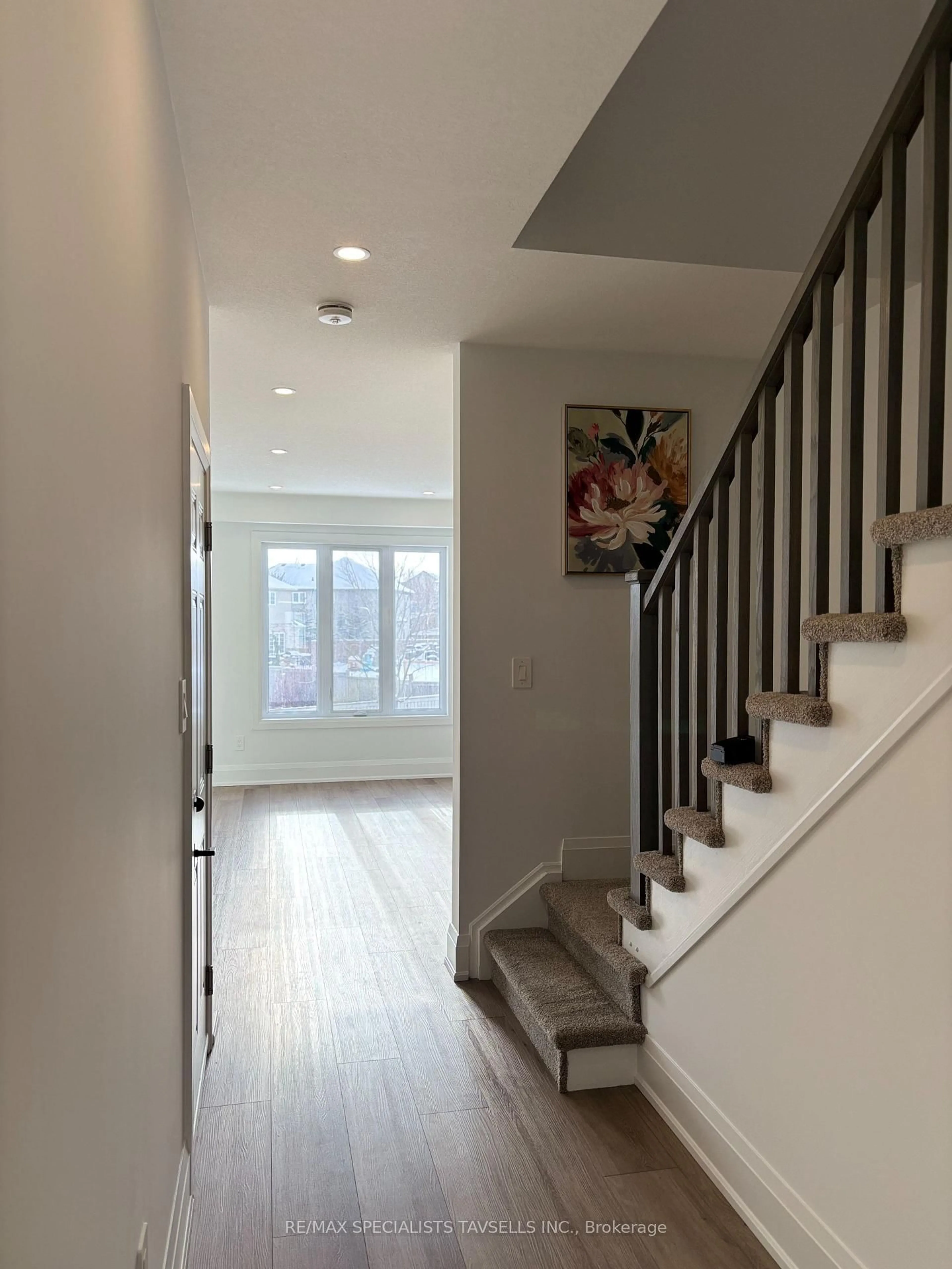 Indoor entryway for 690 Broadway #31, Orangeville Ontario L9W 7T7