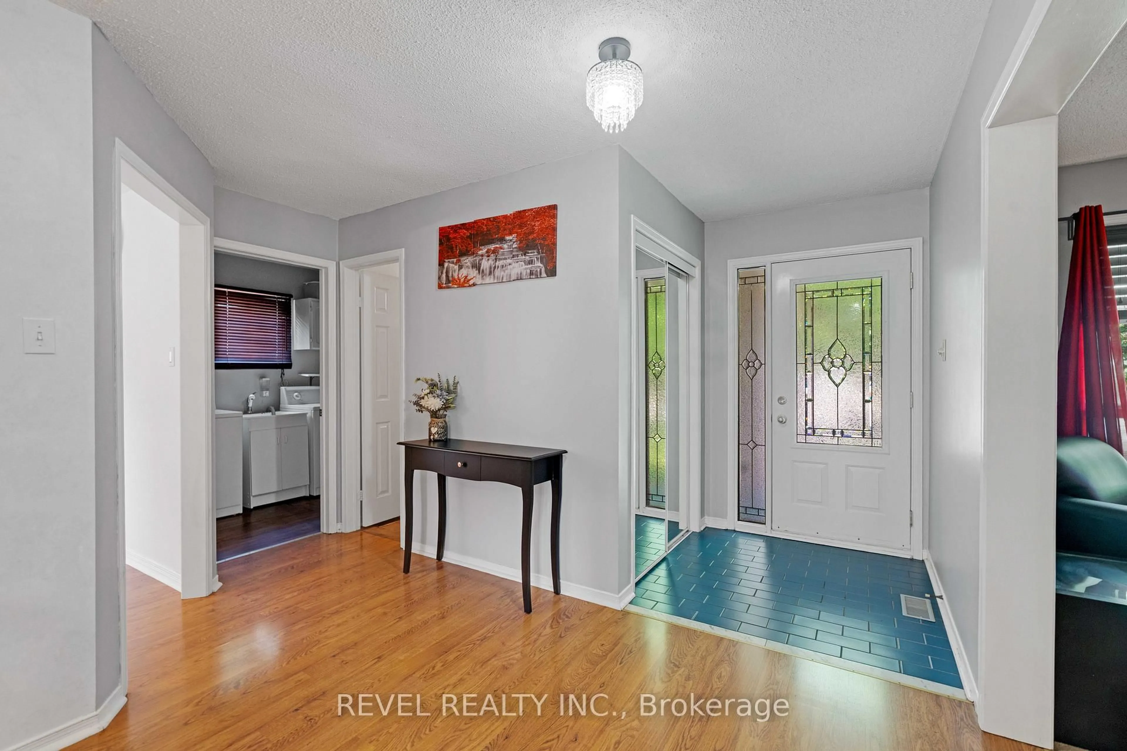 Indoor entryway for 42 Deer Valley Dr, Caledon Ontario L7E 2E5