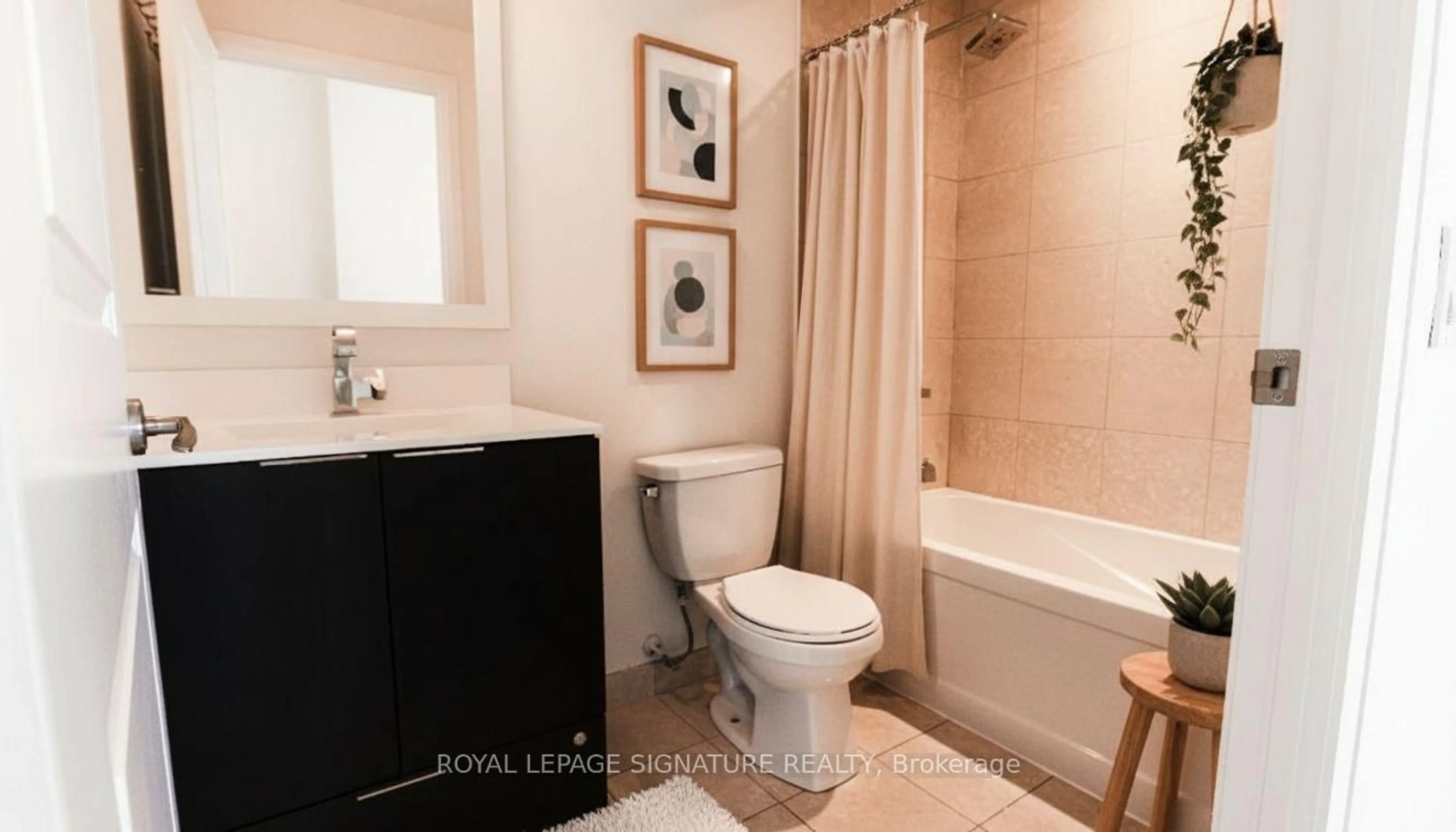 Standard bathroom, ceramic/tile floor for 56 Annie Craig Dr #3408, Toronto Ontario M8V 0C4