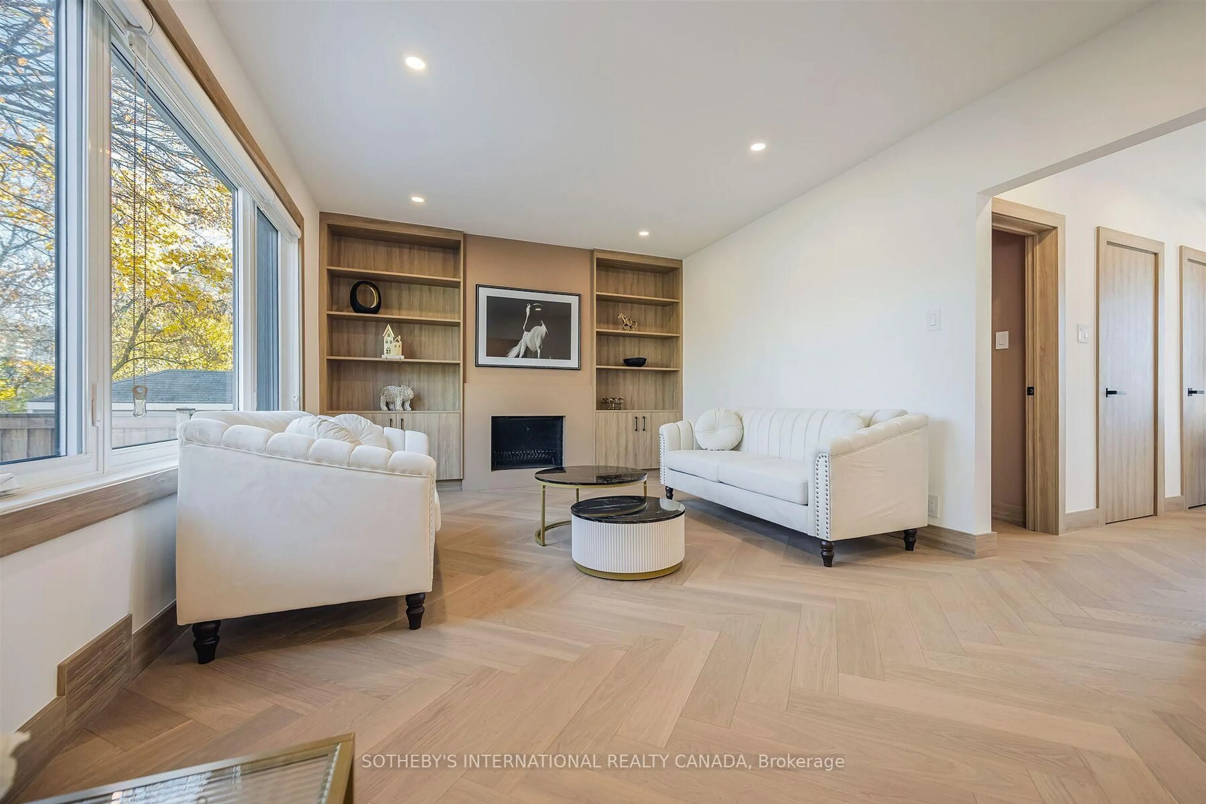 Living room with furniture, unknown for 43 Riverview Hts, Toronto Ontario M9P 2N3