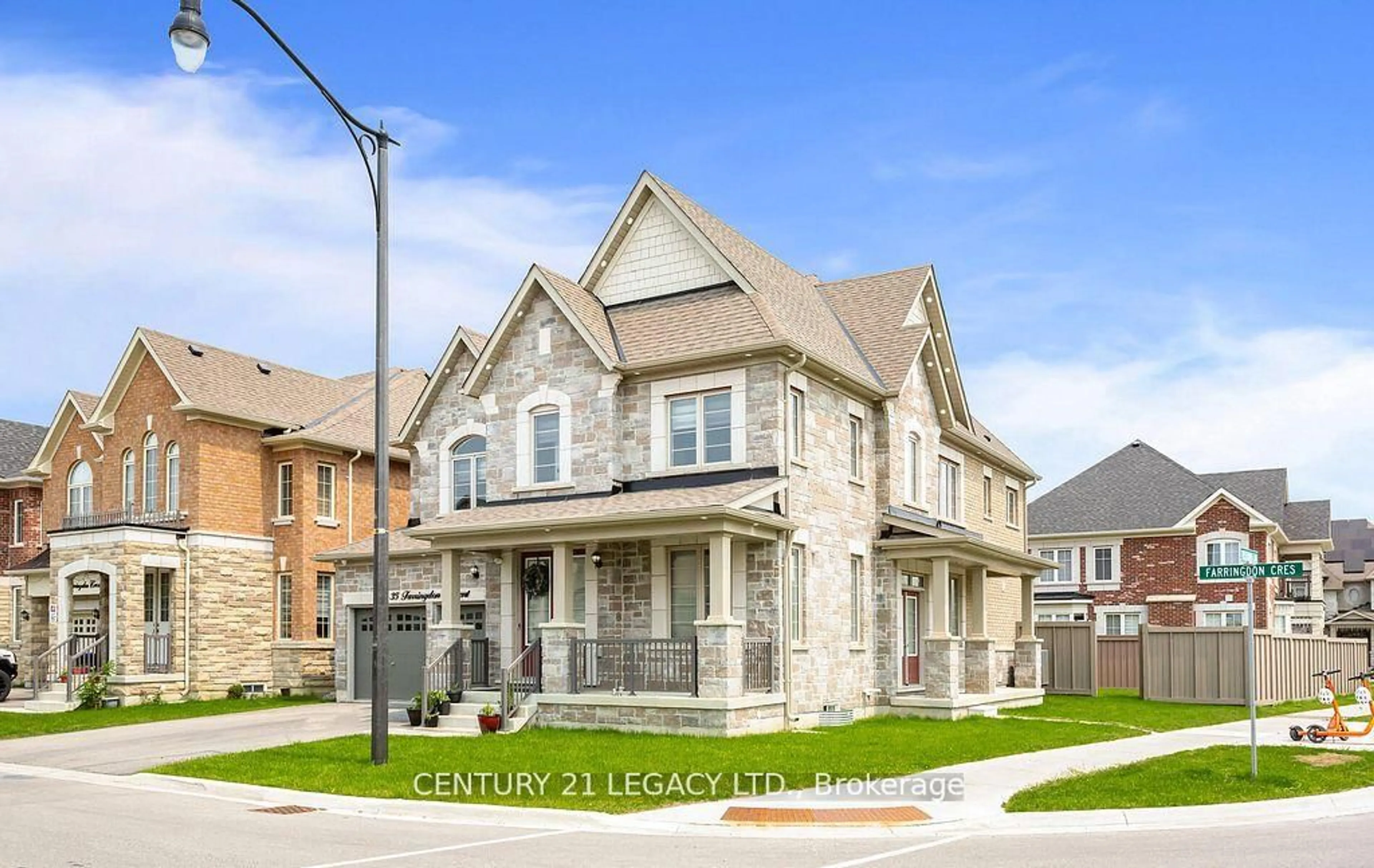 Home with brick exterior material, street for 35 Farringdon Cres, Brampton Ontario L7A 4Z6