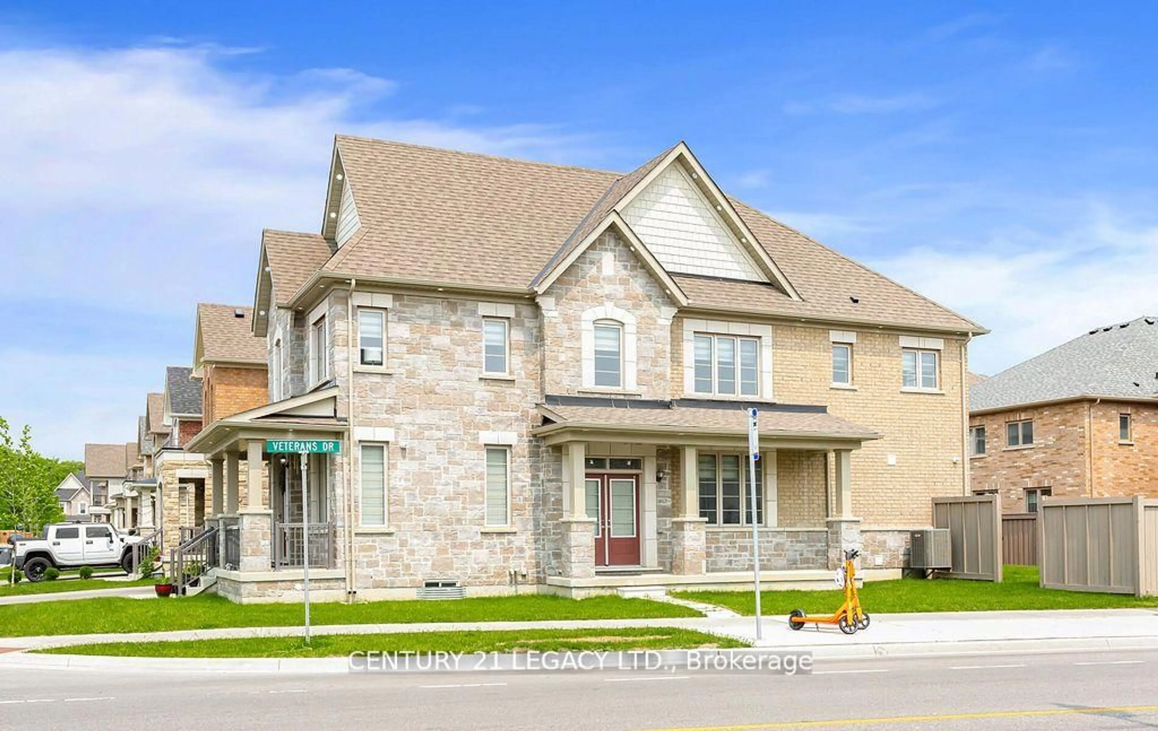 Home with brick exterior material, street for 35 Farringdon Cres, Brampton Ontario L7A 4Z6