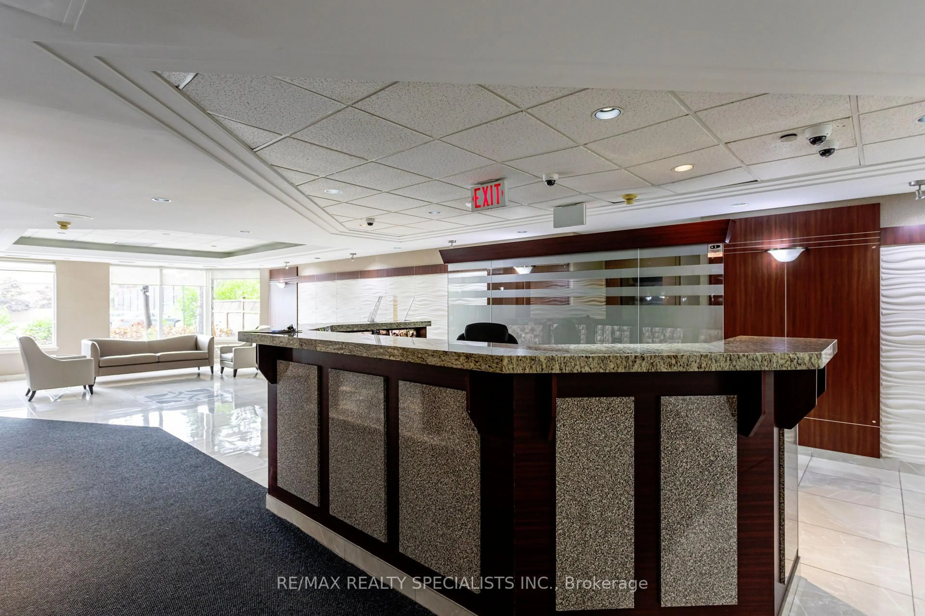 Lobby for 135 Hillcrest Ave #1101, Mississauga Ontario L5B 4B1