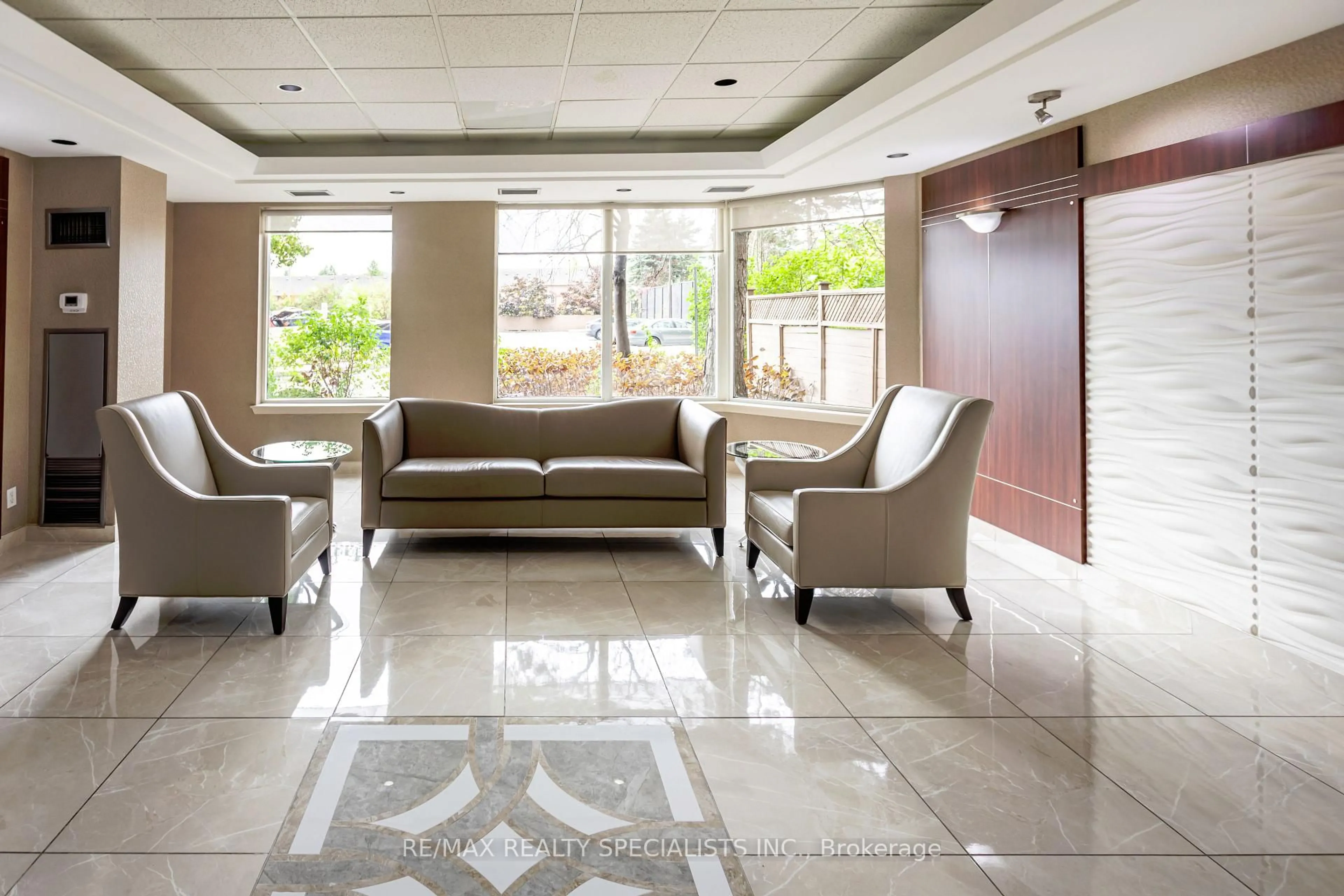 Lobby for 135 Hillcrest Ave #1101, Mississauga Ontario L5B 4B1