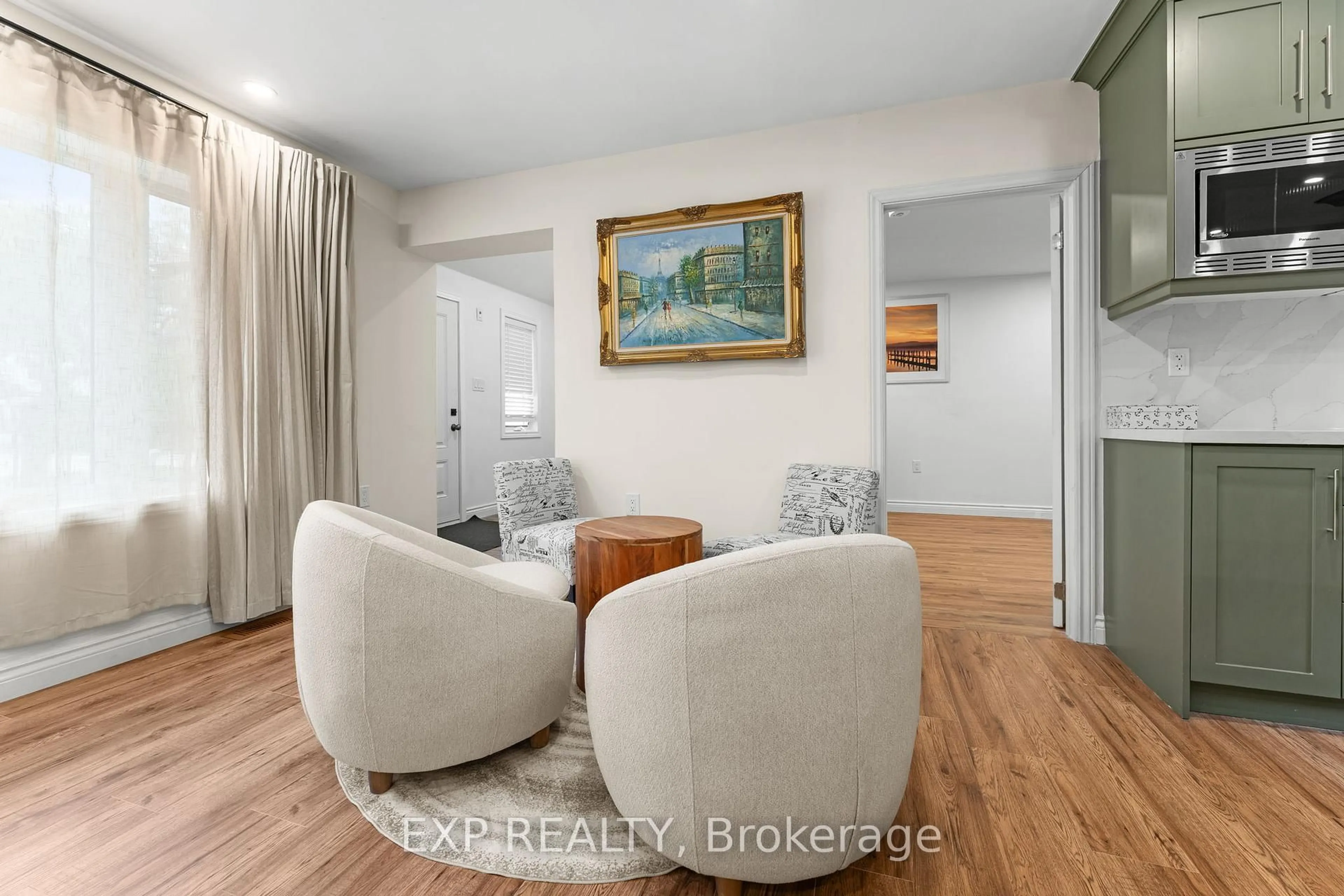 Living room with furniture, unknown for 208 Glen Oak Dr, Oakville Ontario L6K 2J2