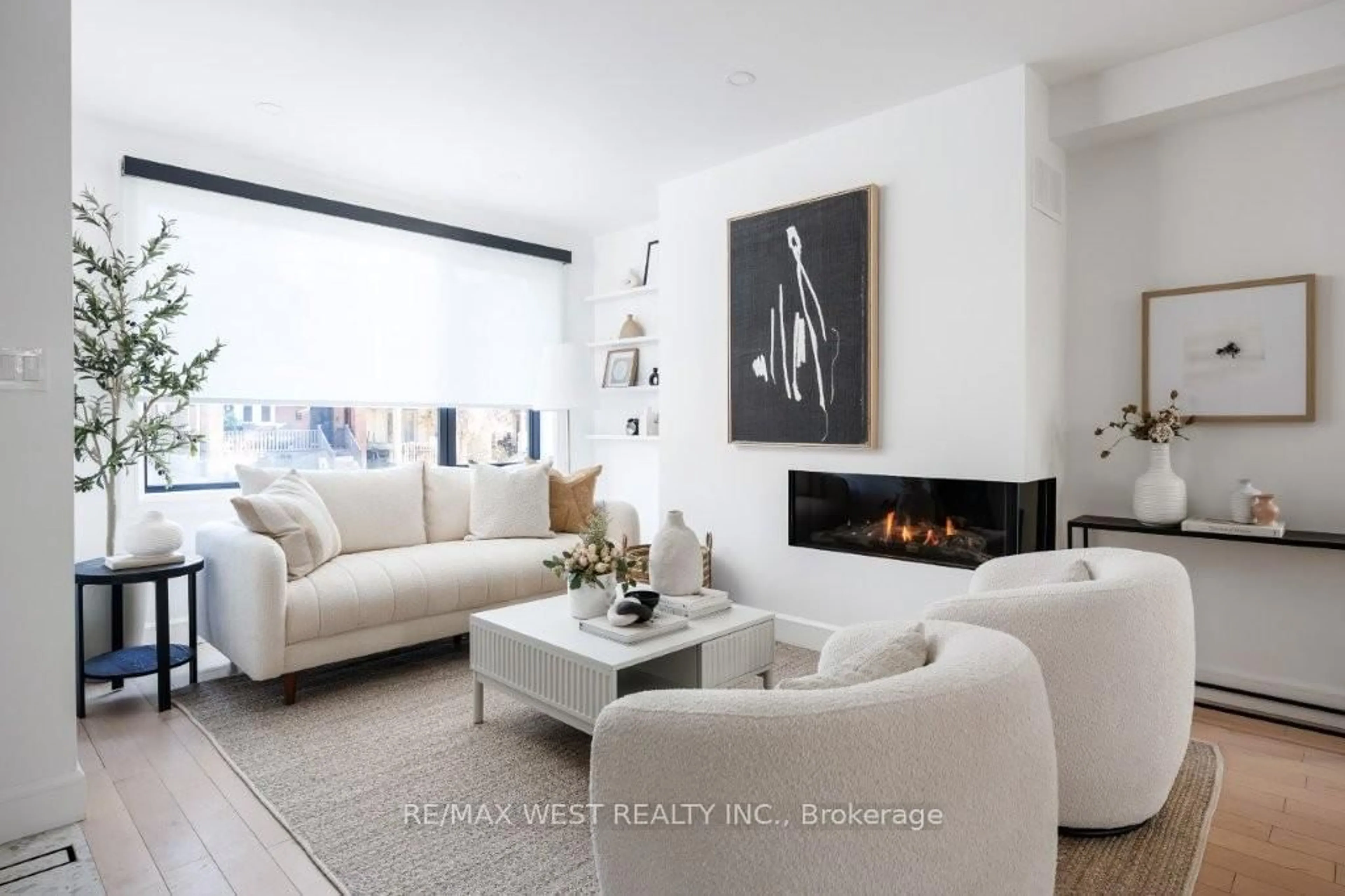 Living room with furniture, unknown for 424 Clendenan Ave, Toronto Ontario M6P 2X6