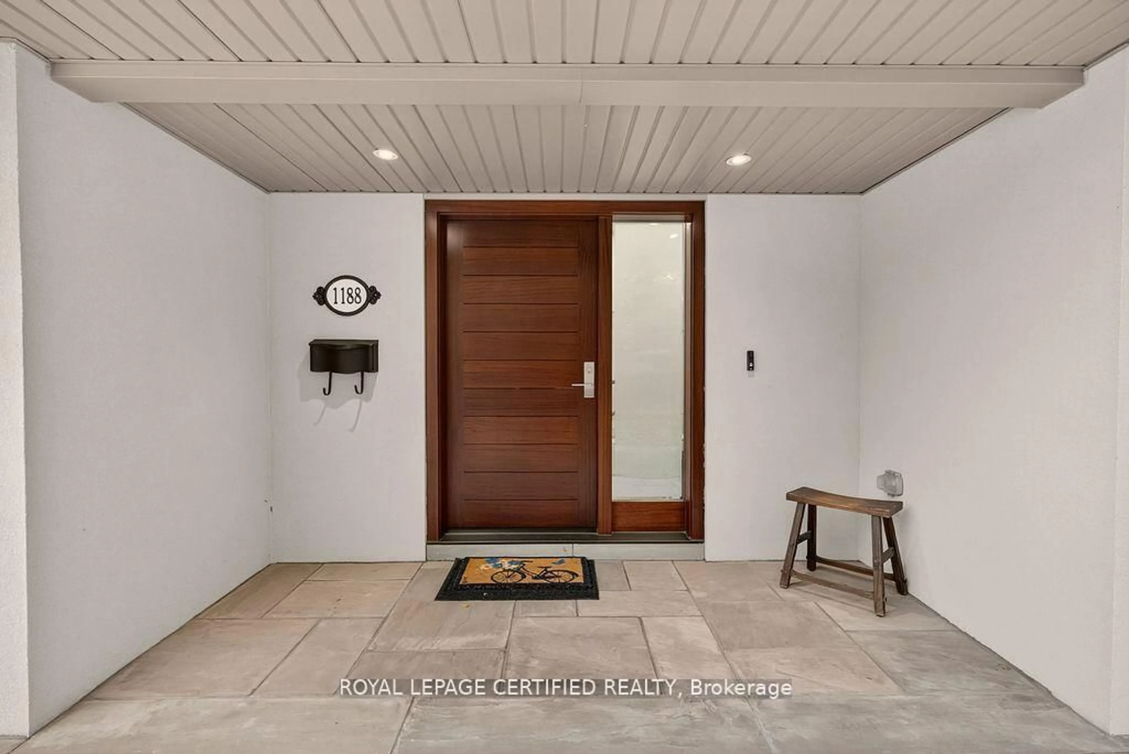 Indoor entryway for 1188 Fair Birch Dr, Mississauga Ontario L5H 1M6