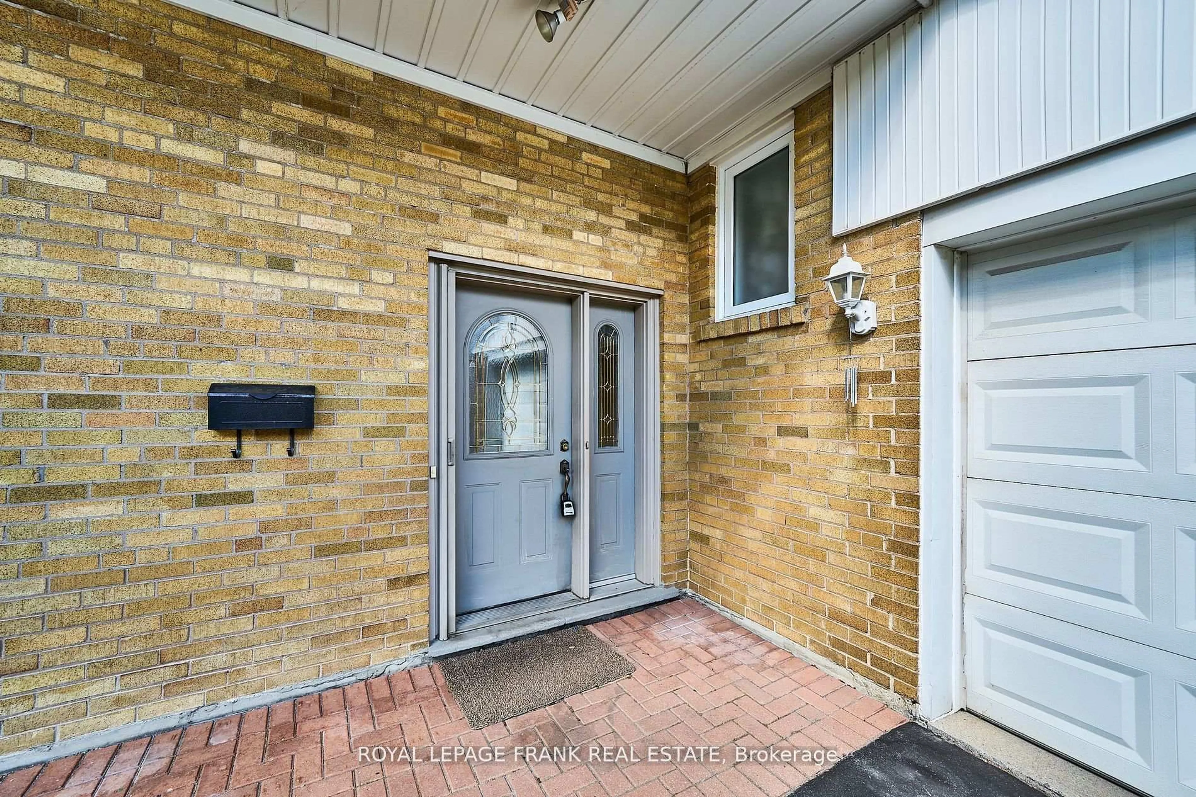 Indoor entryway for 28 Winnipeg Rd, Toronto Ontario M9P 2E4