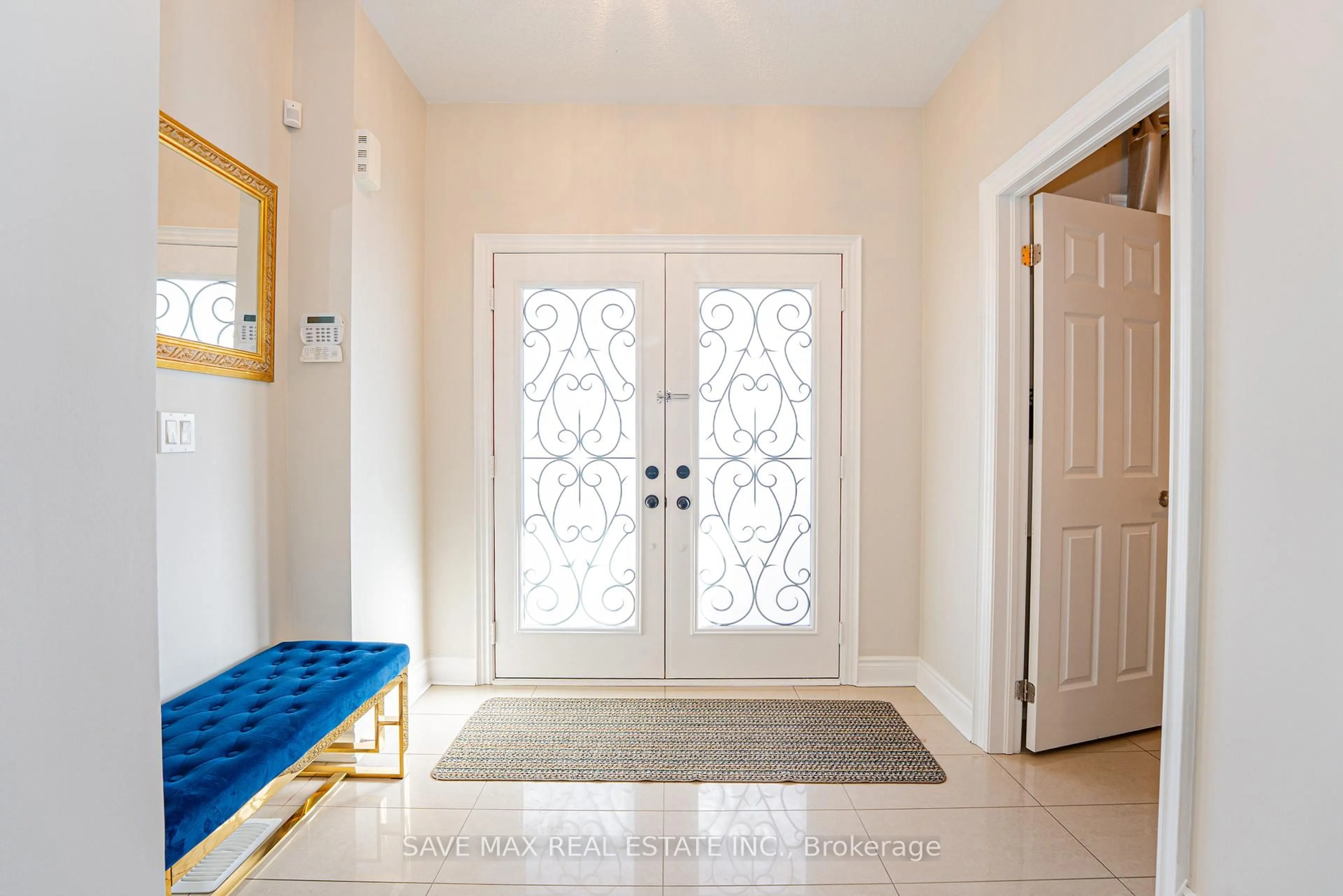 Indoor entryway for 5 Dillon Dr, Brampton Ontario L6X 3B6