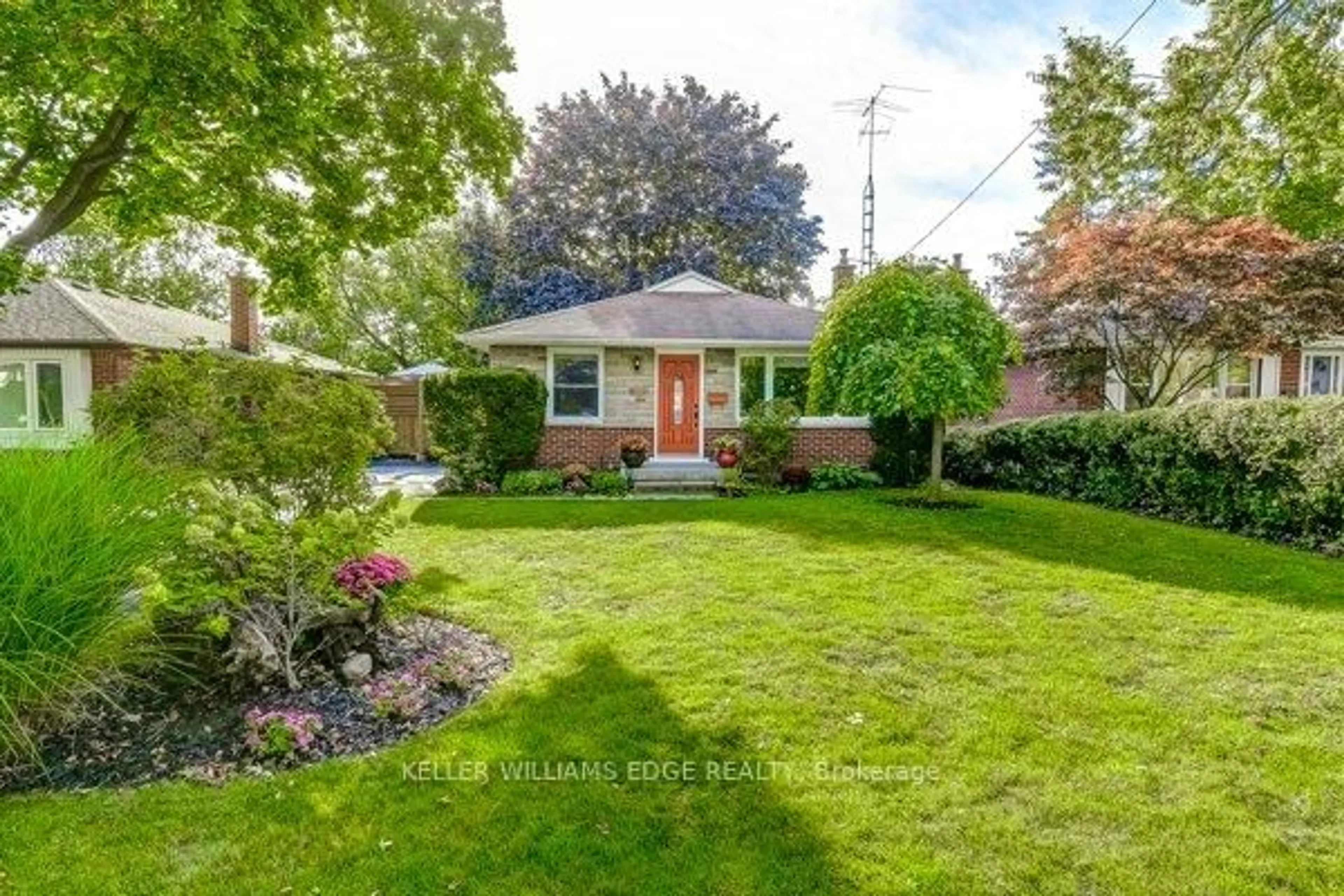 Home with brick exterior material, street for 1216 De Quincy Cres, Burlington Ontario L7P 1E1