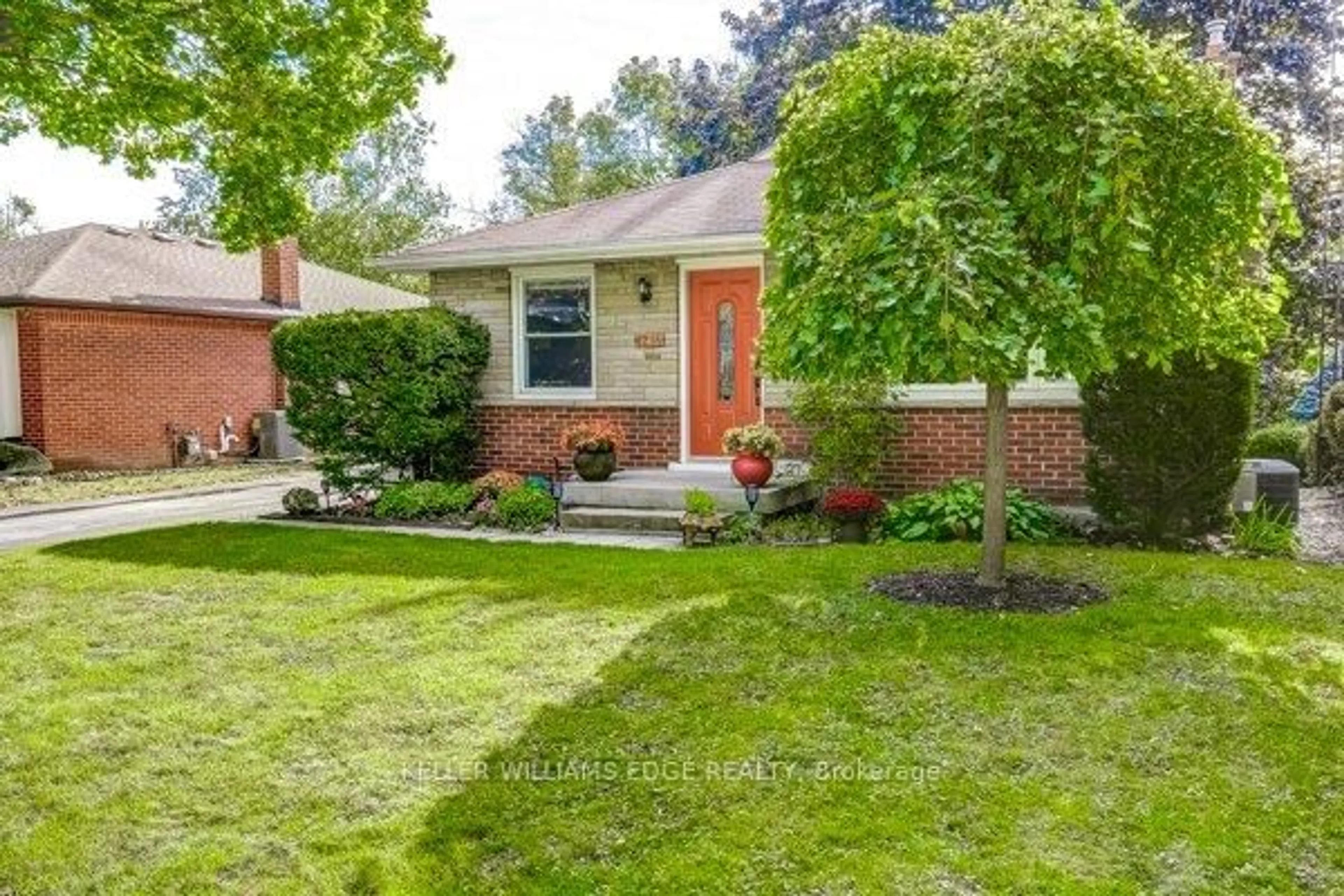 Home with brick exterior material, street for 1216 De Quincy Cres, Burlington Ontario L7P 1E1