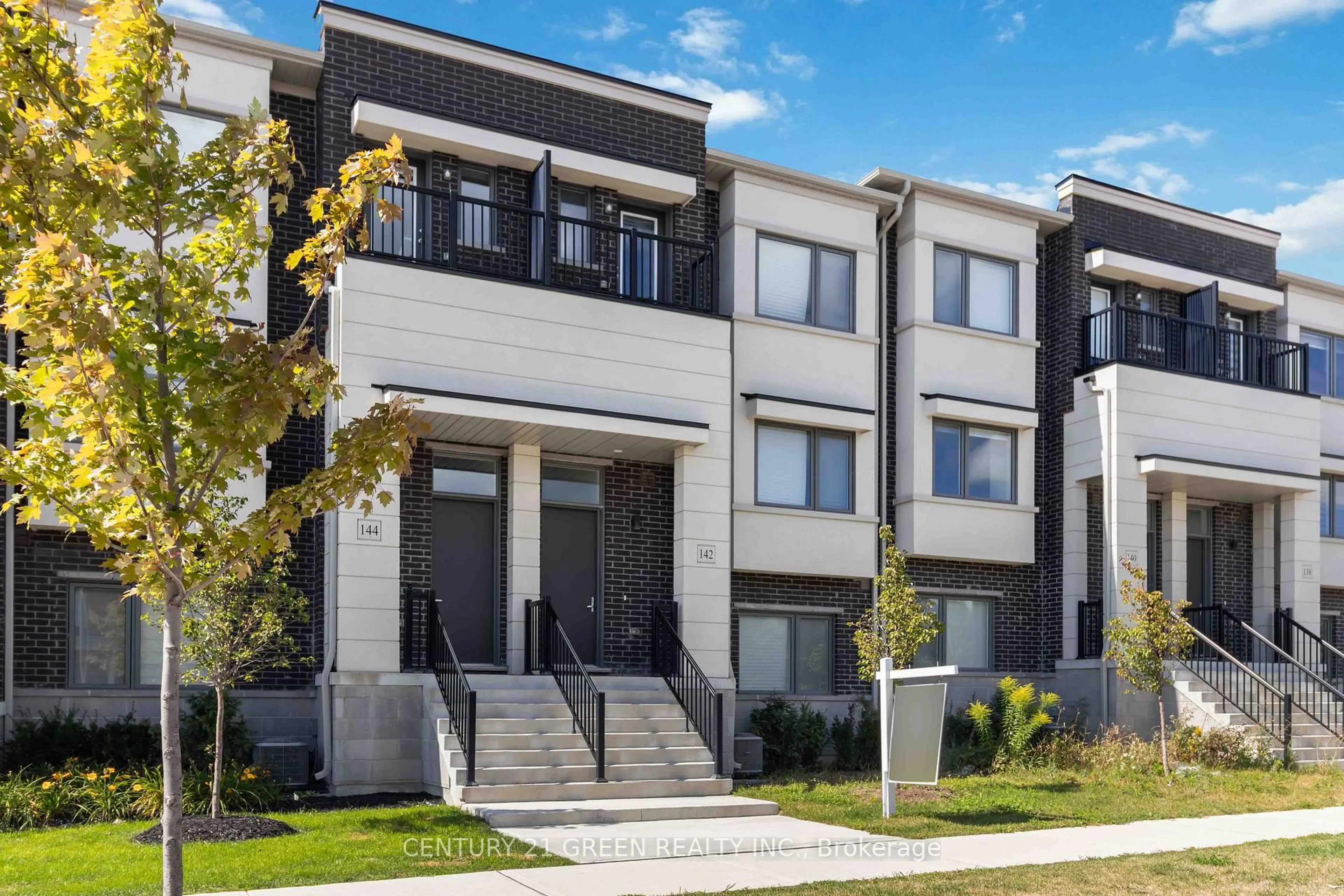 Home with vinyl exterior material, street for 142 Landsbridge St, Caledon Ontario L7E 2E1