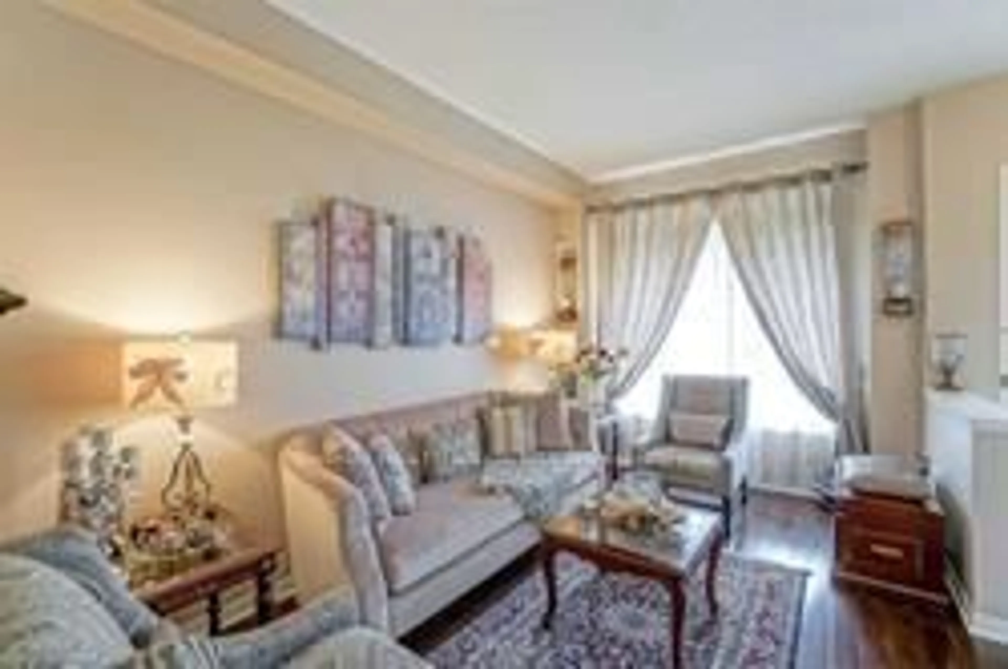 Living room with furniture, unknown for 3174 Velmar Dr, Mississauga Ontario L5M 6V7