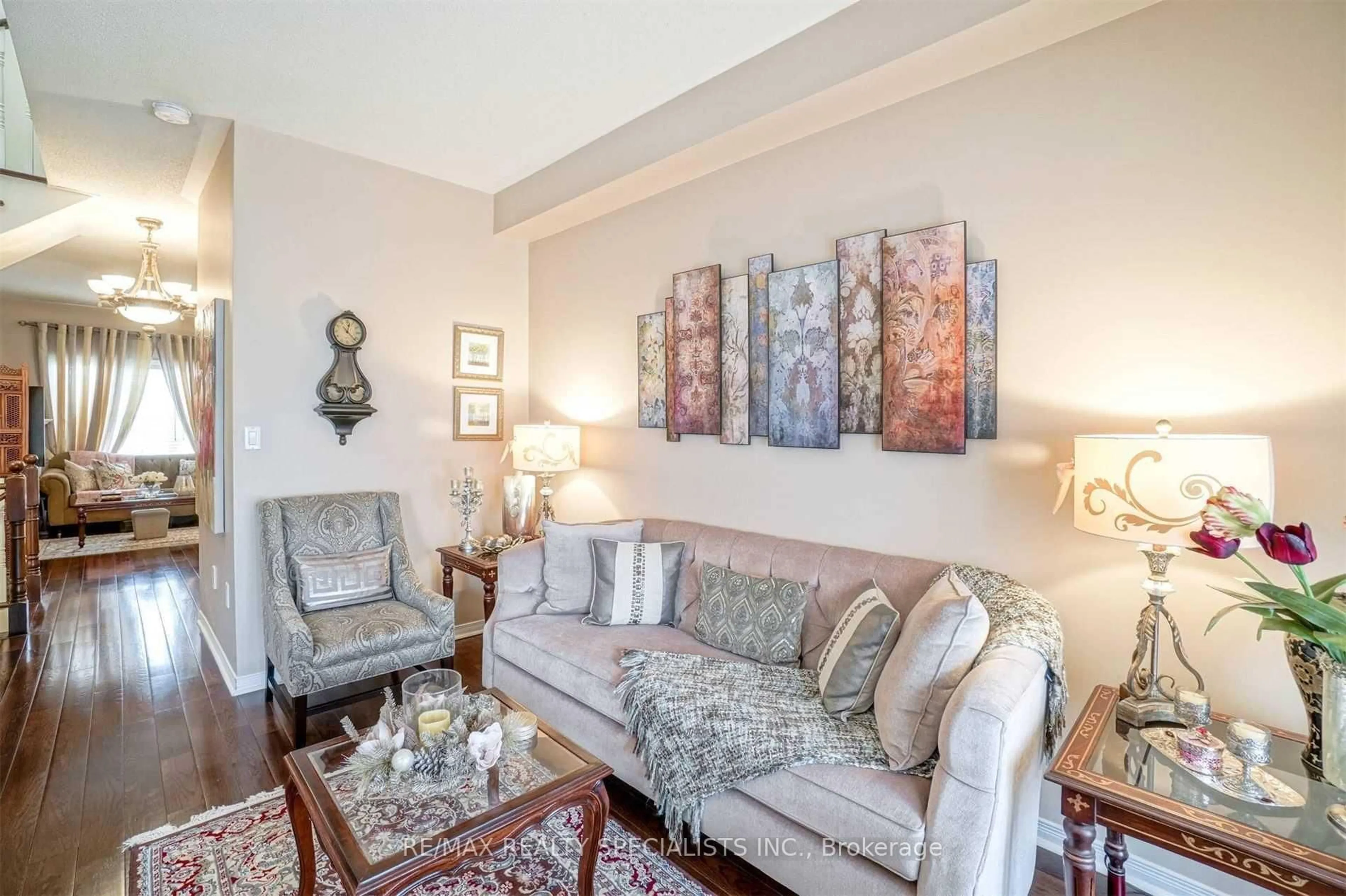 Living room with furniture, unknown for 3174 Velmar Dr, Mississauga Ontario L5M 6V7