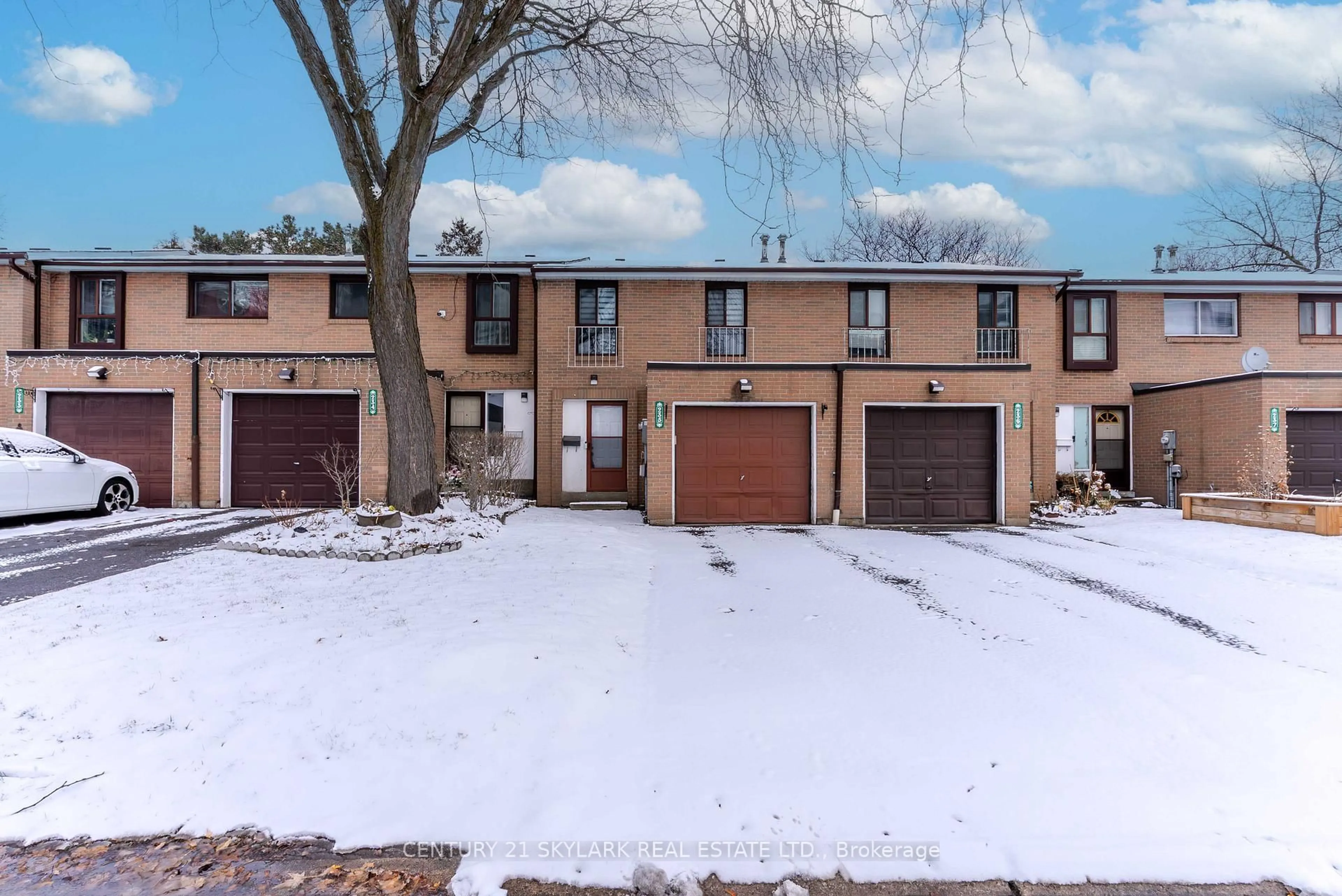 A pic from outside/outdoor area/front of a property/back of a property/a pic from drone, street for 235 Fleetwood Cres, Brampton Ontario L6T 2E7