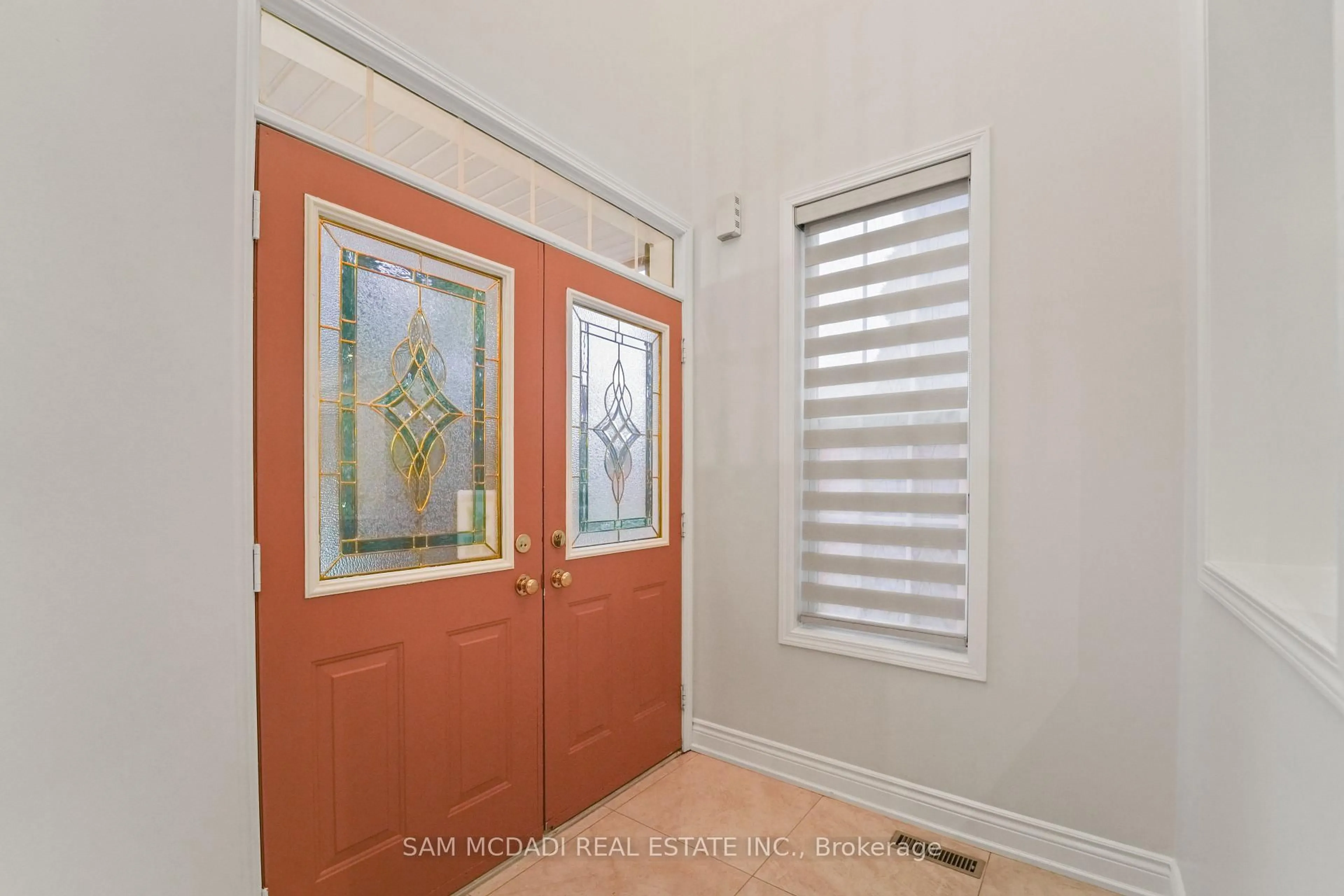 Indoor entryway for 3619 Waterfall Cres, Mississauga Ontario L5N 8G8