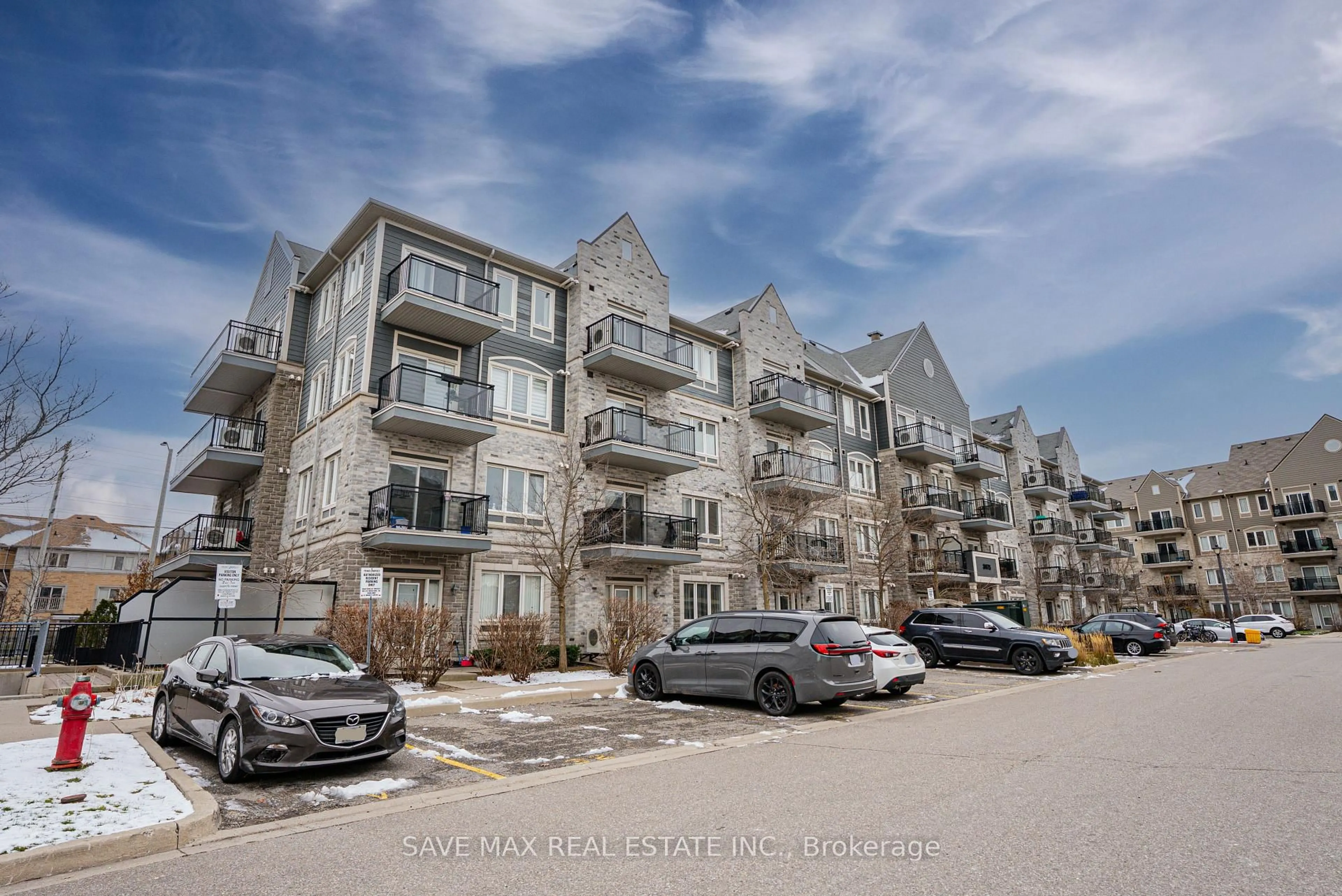 A pic from outside/outdoor area/front of a property/back of a property/a pic from drone, unknown for 3075 THOMAS St #213, Mississauga Ontario L5M 0L8