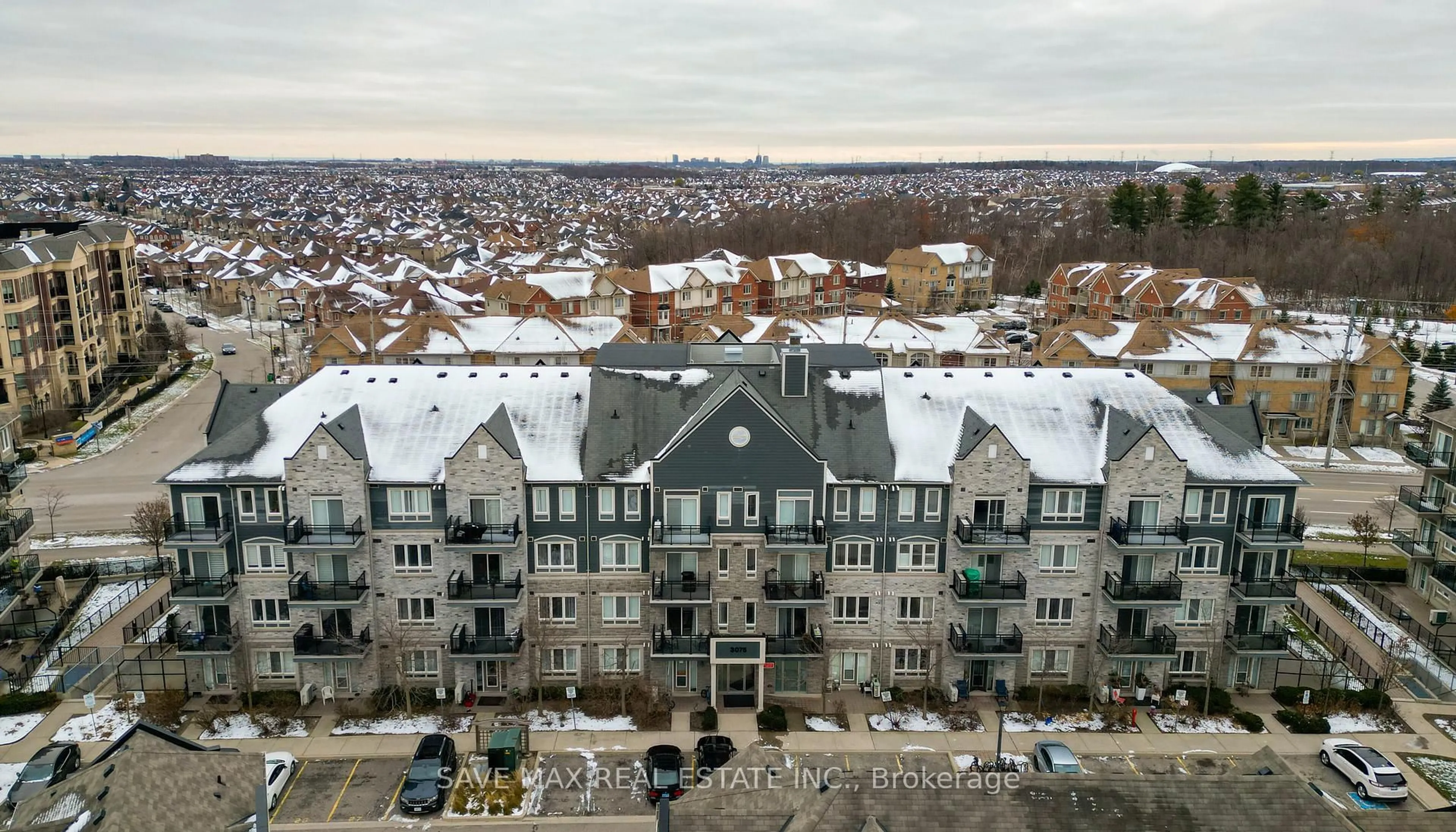 A pic from outside/outdoor area/front of a property/back of a property/a pic from drone, city buildings view from balcony for 3075 THOMAS St #213, Mississauga Ontario L5M 0L8