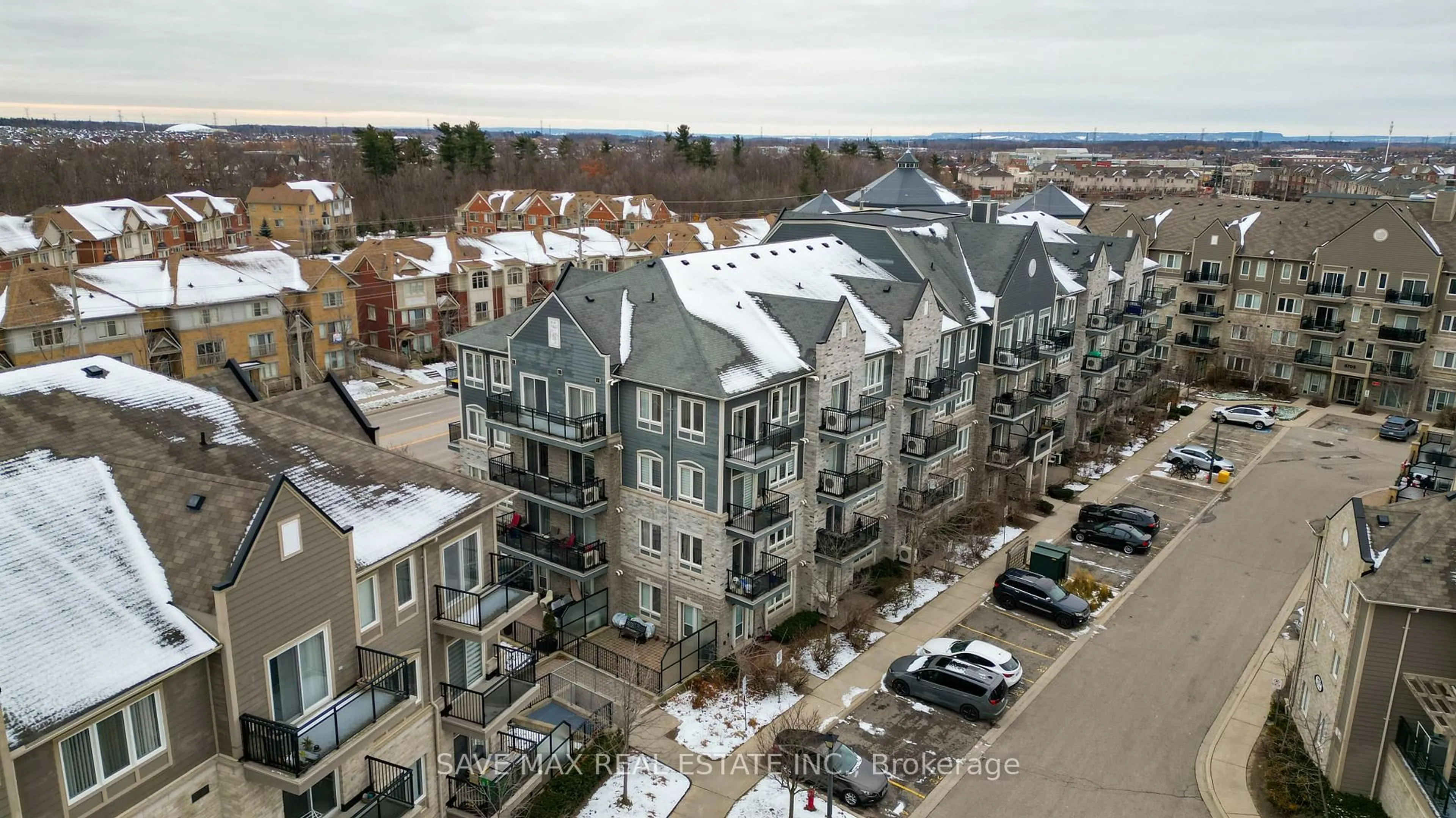 A pic from outside/outdoor area/front of a property/back of a property/a pic from drone, city buildings view from balcony for 3075 THOMAS St #213, Mississauga Ontario L5M 0L8