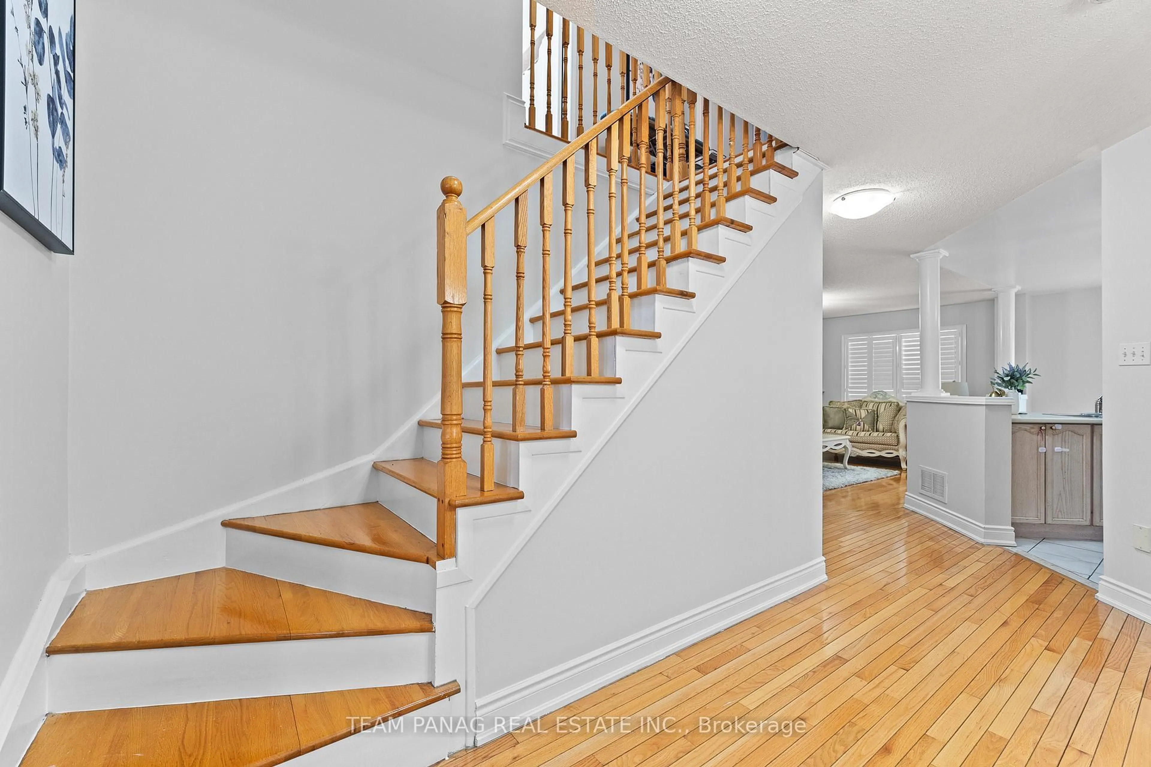 Stairs for 16 Saintsbury Cres, Brampton Ontario L6R 2W3