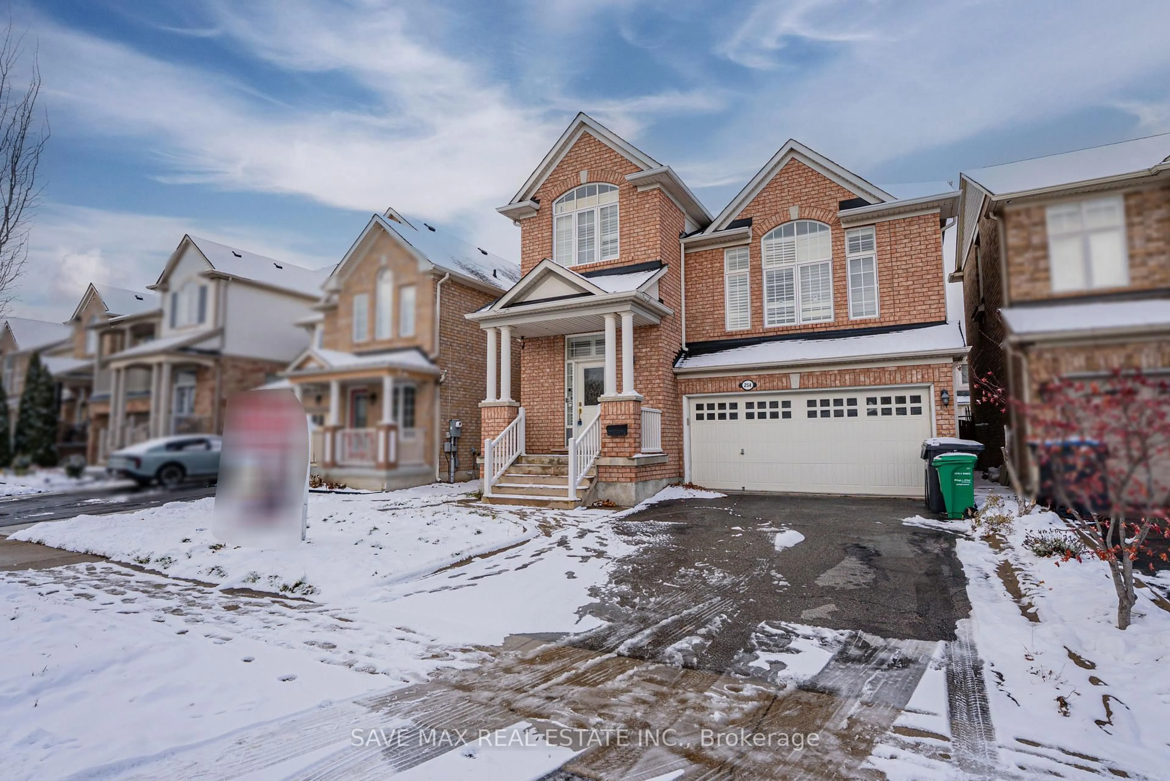 A pic from outside/outdoor area/front of a property/back of a property/a pic from drone, street for 254 Fandango Dr, Brampton Ontario L6X 0M5