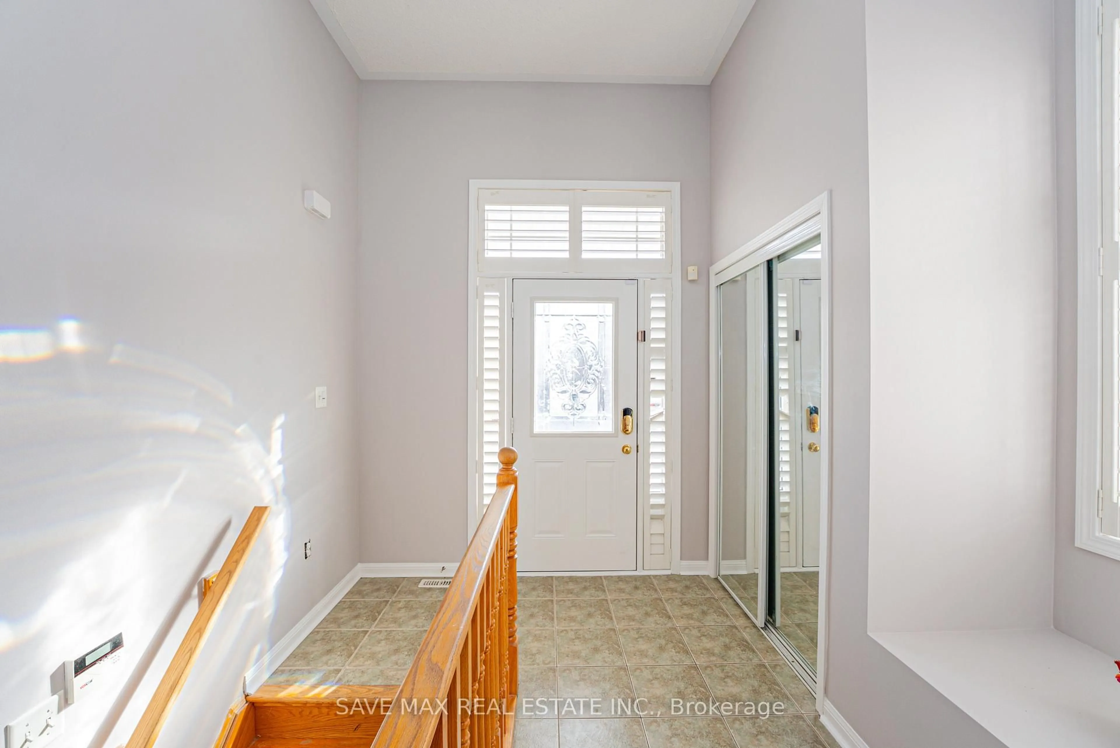 Indoor entryway for 254 Fandango Dr, Brampton Ontario L6X 0M5