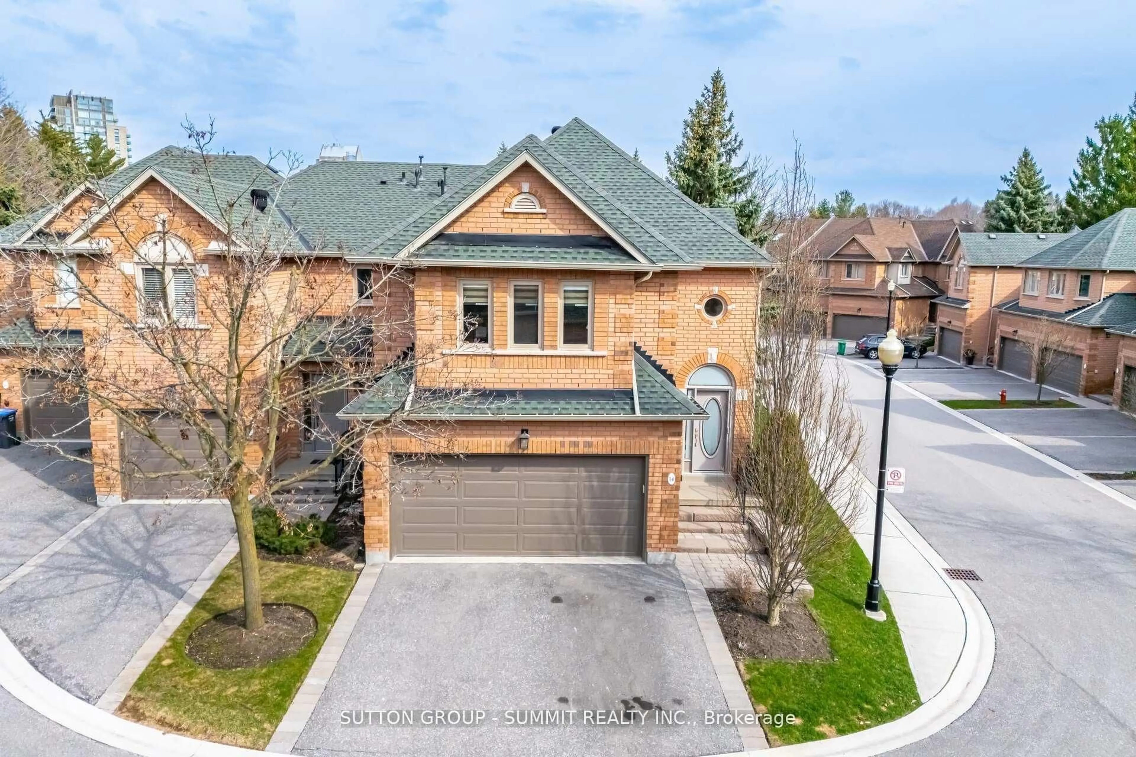 A pic from outside/outdoor area/front of a property/back of a property/a pic from drone, street for 1905 Broad Hollow Gate #14, Mississauga Ontario L5L 5X2