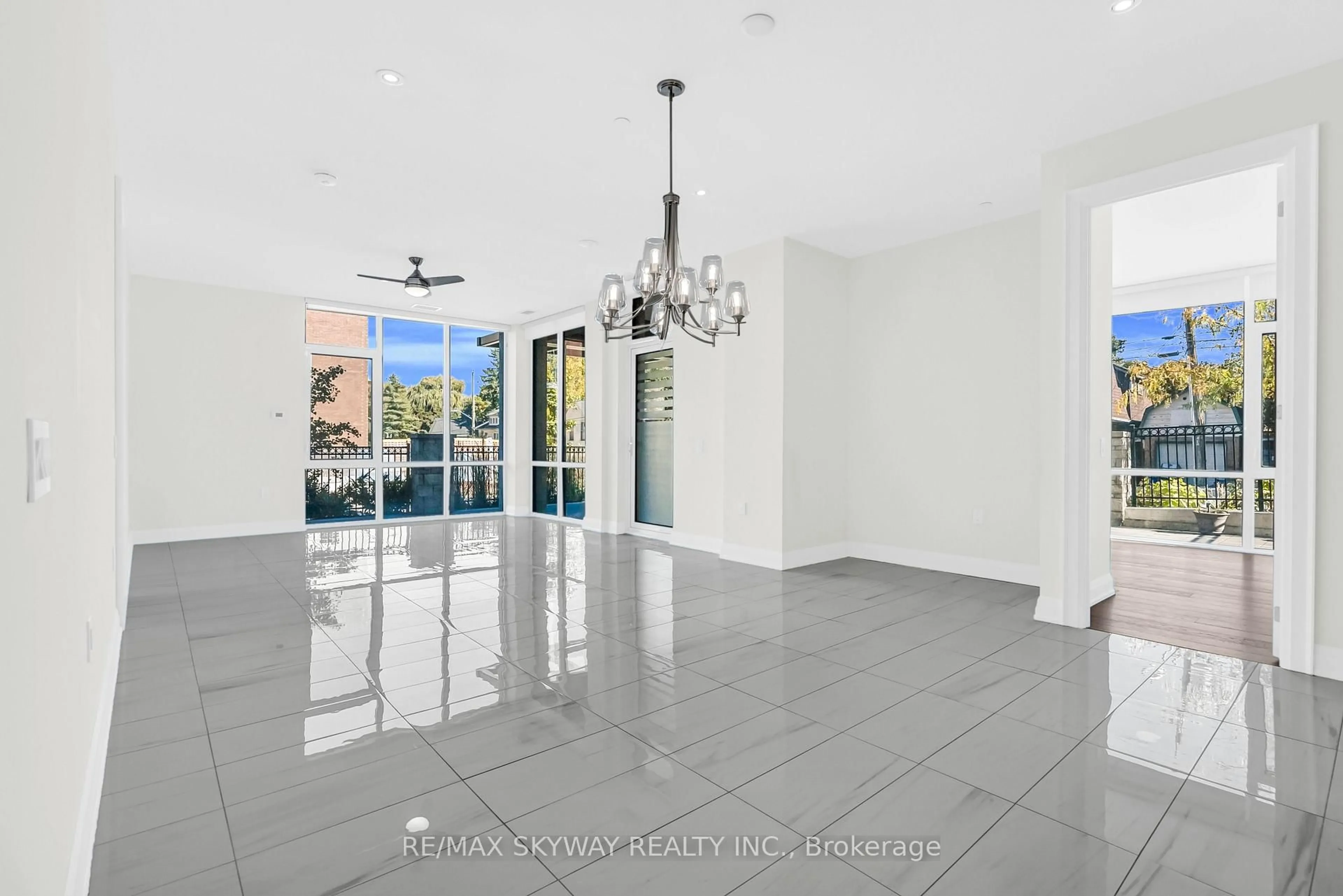 Indoor foyer for 42 Mill St #105, Halton Hills Ontario L7G 0P9