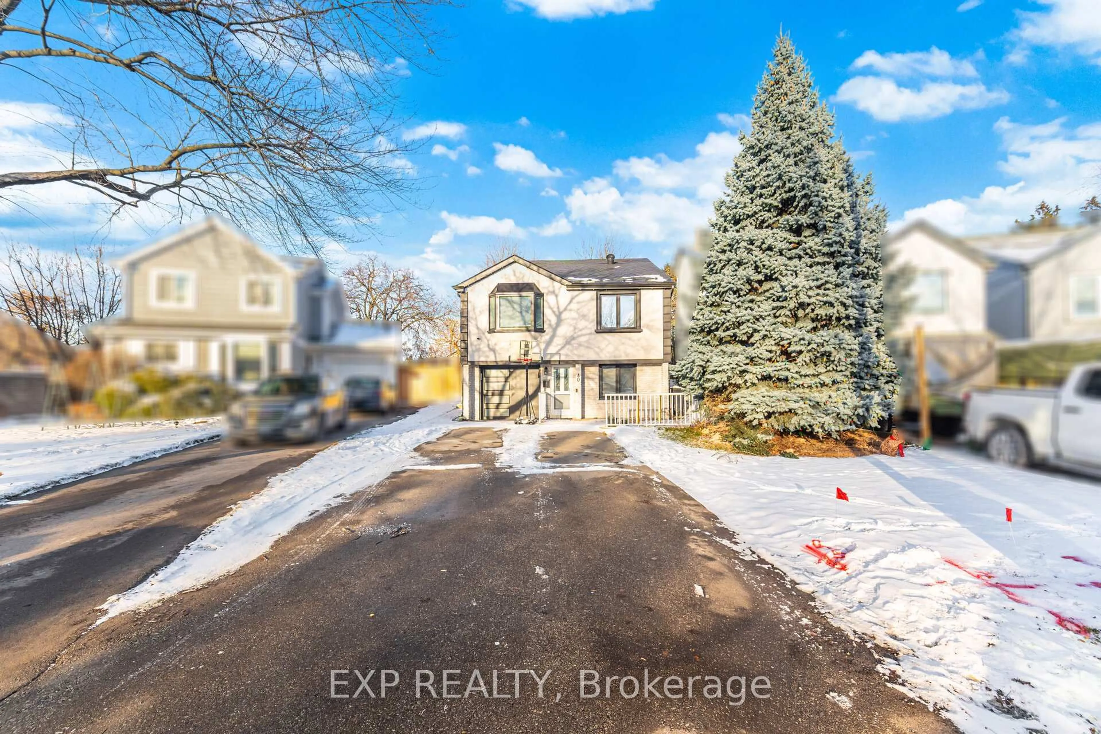 A pic from outside/outdoor area/front of a property/back of a property/a pic from drone, street for 40 MONTEREY Ave, Brampton Ontario L6Z 1B5