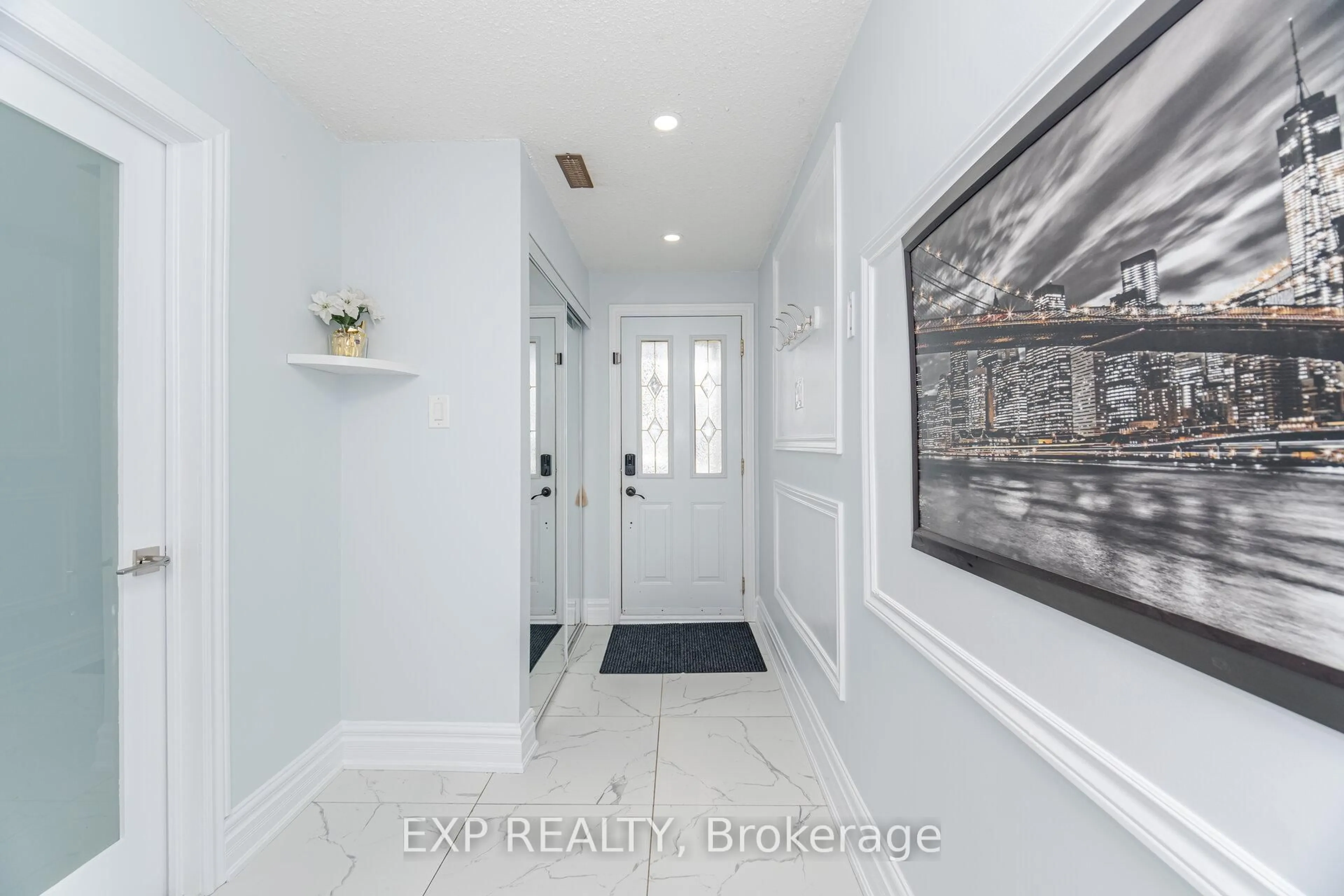Indoor entryway for 40 MONTEREY Ave, Brampton Ontario L6Z 1B5