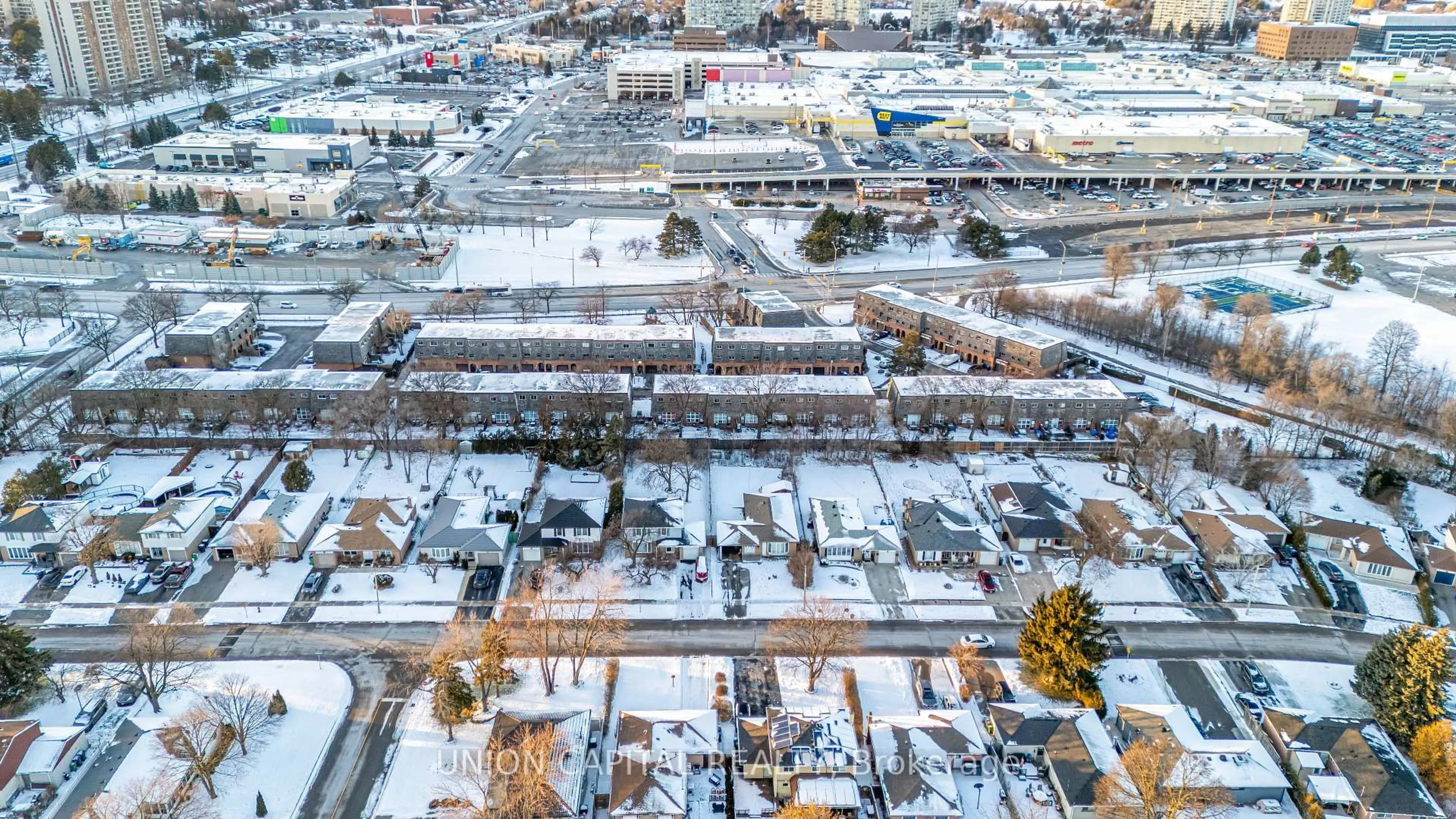 A pic from outside/outdoor area/front of a property/back of a property/a pic from drone, city buildings view from balcony for 9 Briar Path, Brampton Ontario L6T 2A2