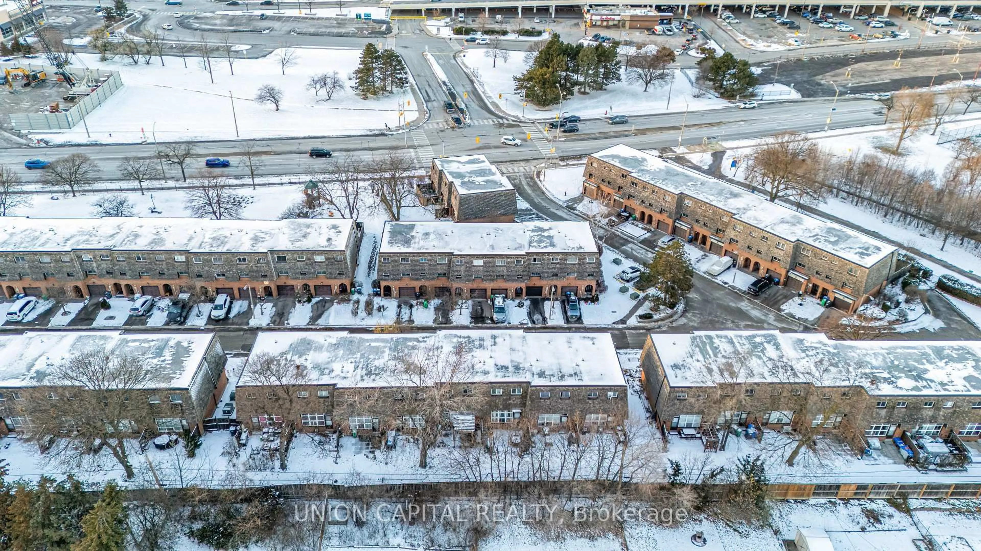 A pic from outside/outdoor area/front of a property/back of a property/a pic from drone, unknown for 9 Briar Path, Brampton Ontario L6T 2A2