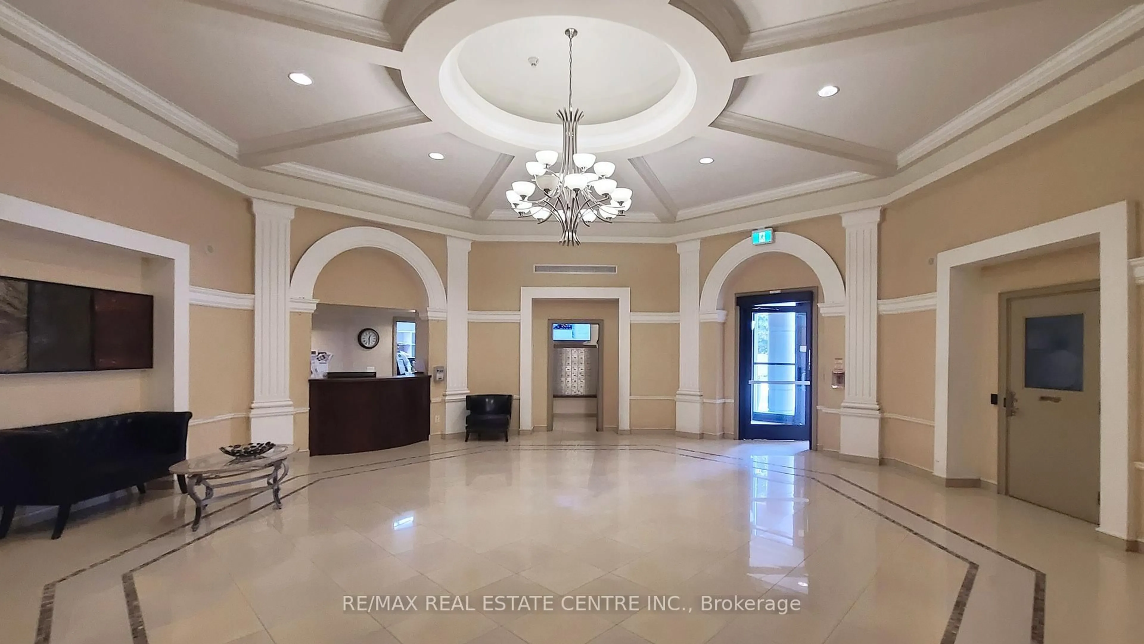 Indoor foyer for 220 Forum Dr #613, Mississauga Ontario L4Z 4K1