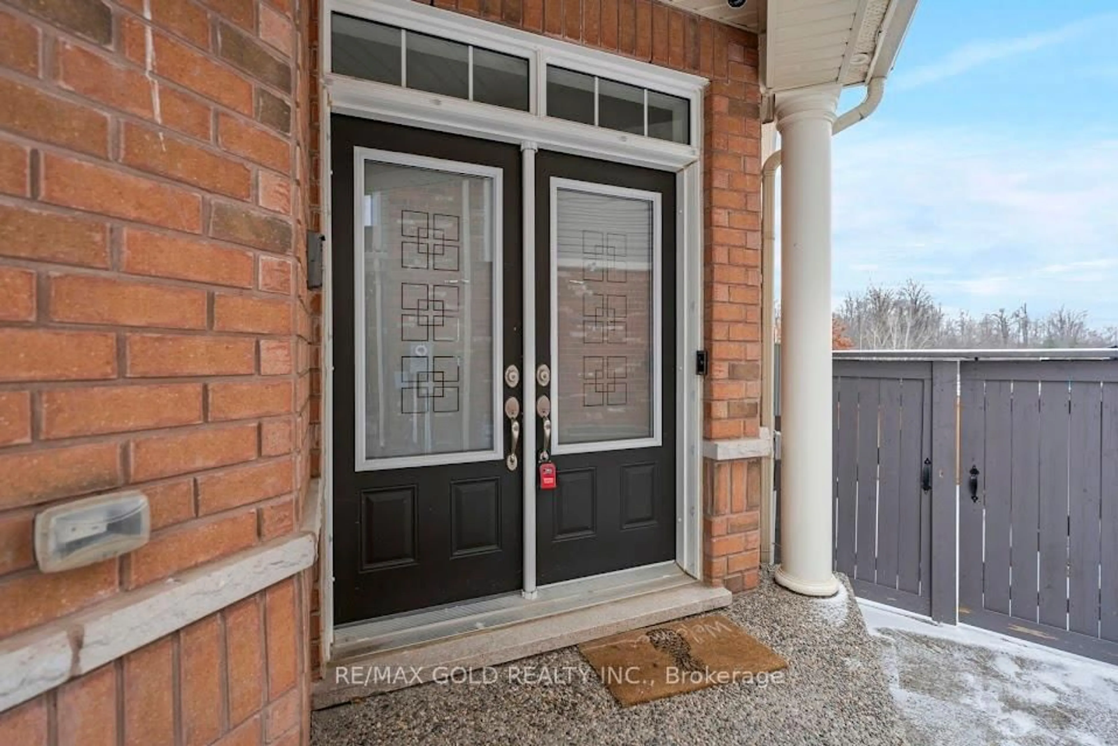 Indoor entryway for 118 Miracle Tr, Brampton Ontario L7A 0Y8