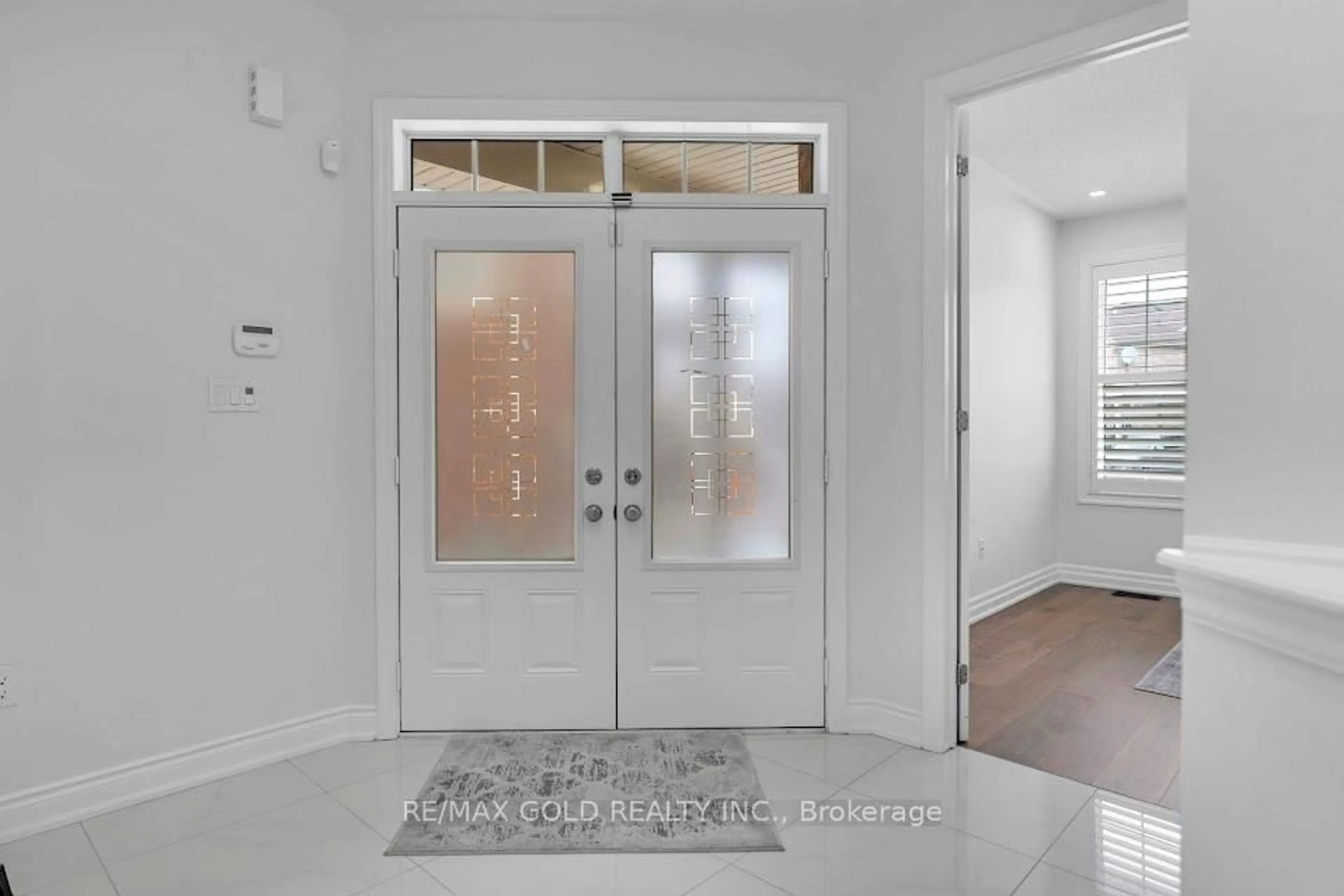 Indoor entryway for 118 Miracle Tr, Brampton Ontario L7A 0Y8