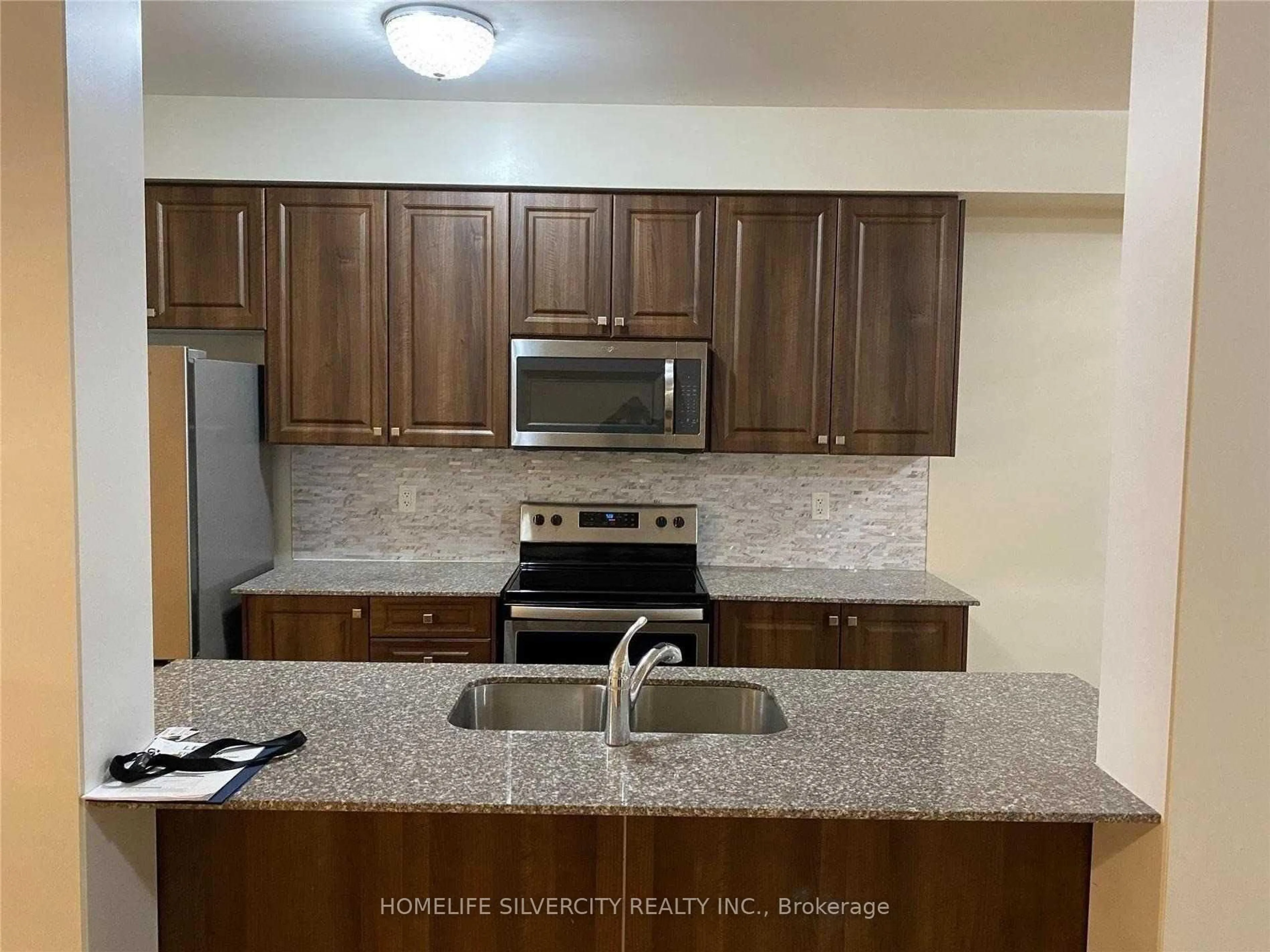 Standard kitchen, unknown for 30 Porter Dr, Orangeville Ontario L9W 6Z5