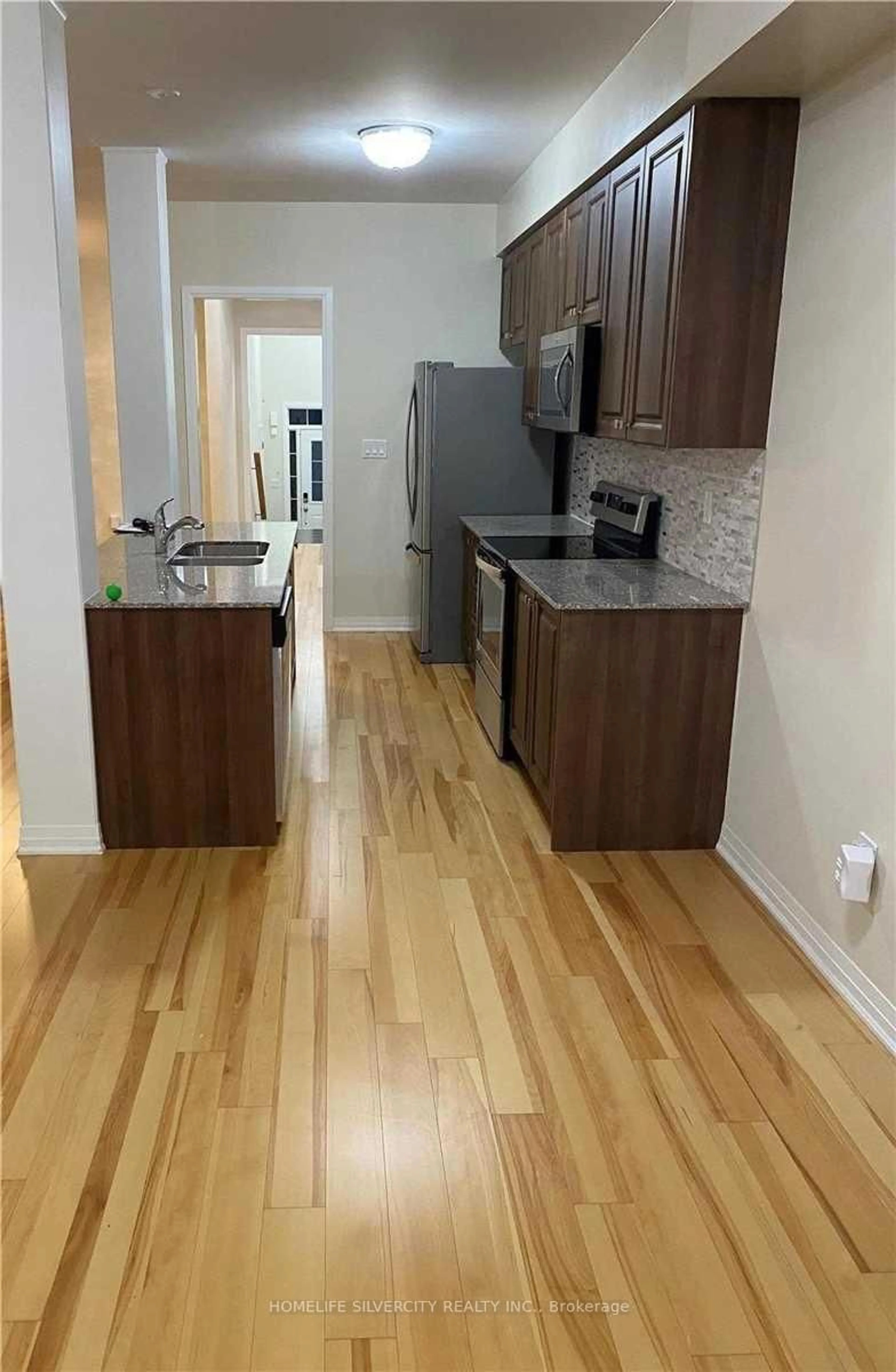 Standard kitchen, wood/laminate floor for 30 Porter Dr, Orangeville Ontario L9W 6Z5