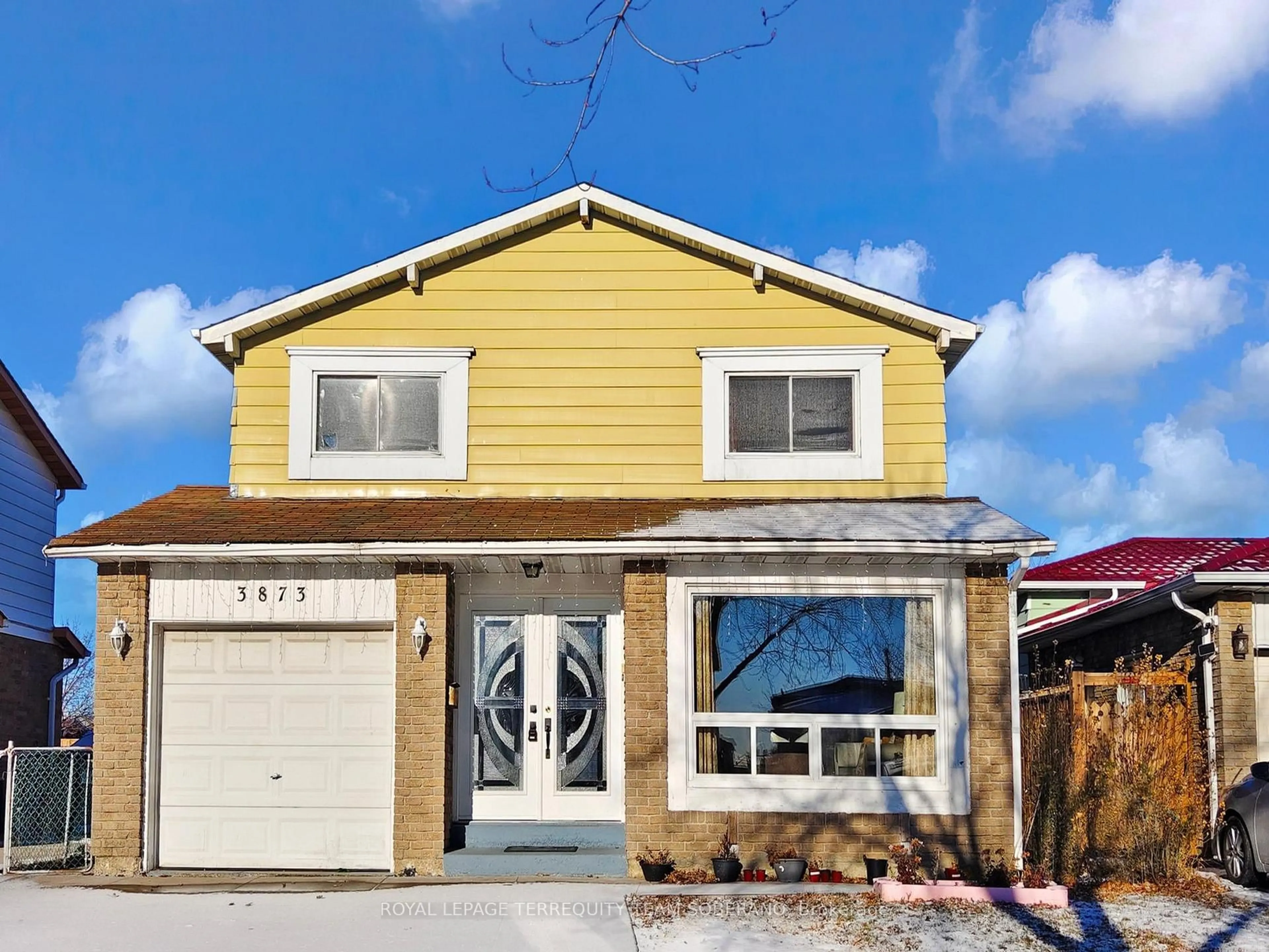 Home with vinyl exterior material, street for 3873 Teeswater Rd, Mississauga Ontario L4T 3L2