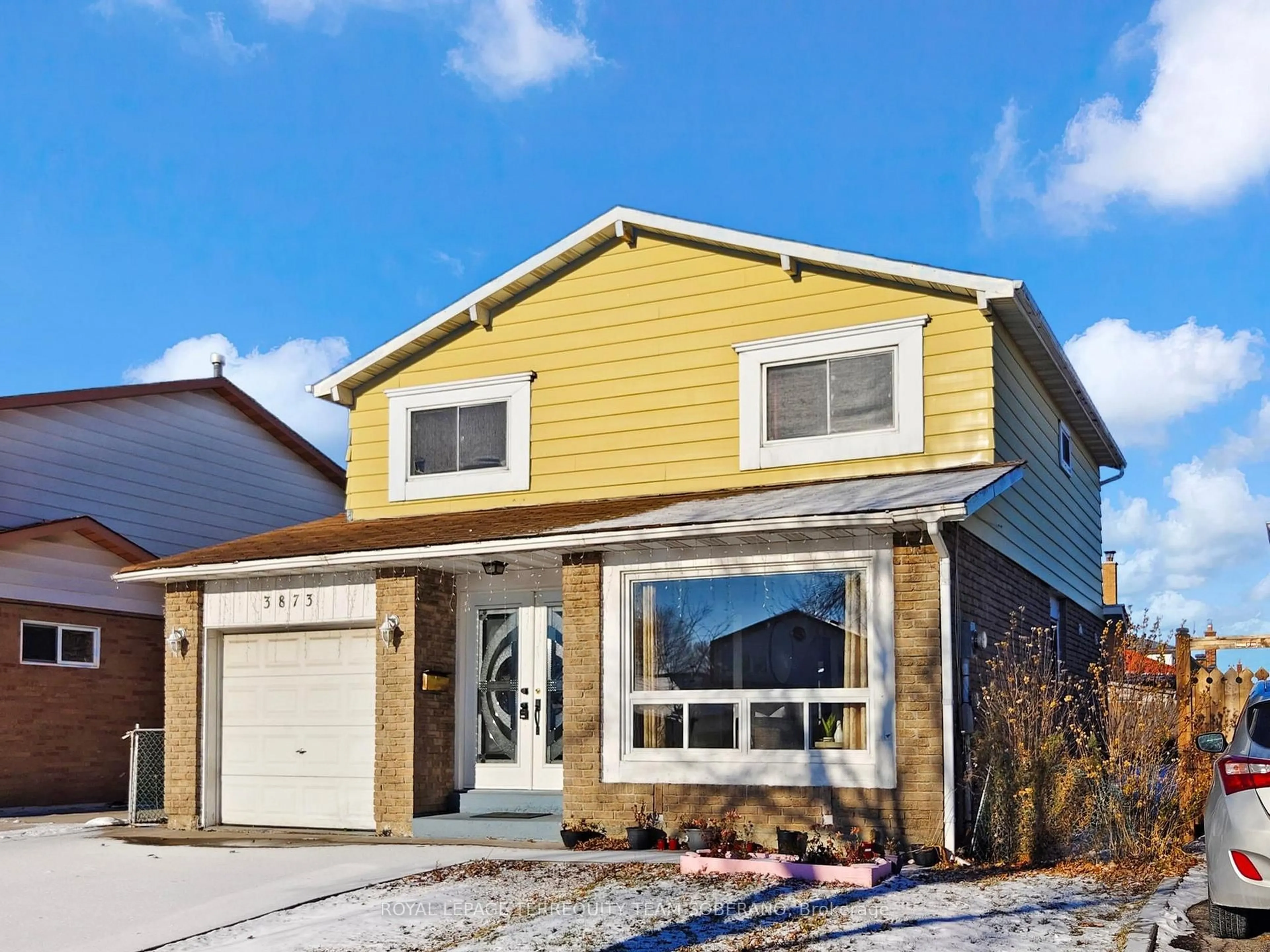 Home with vinyl exterior material, street for 3873 Teeswater Rd, Mississauga Ontario L4T 3L2