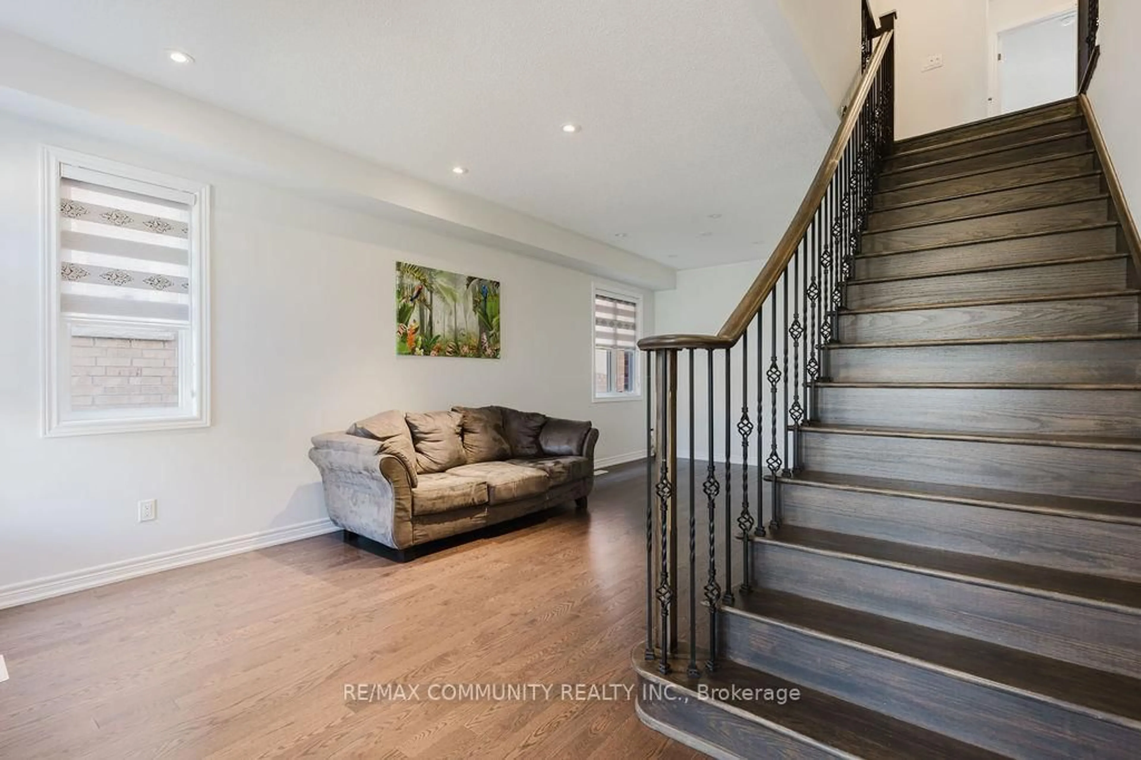 Stairs for 100 Folgate Cres, Brampton Ontario L6R 4A7