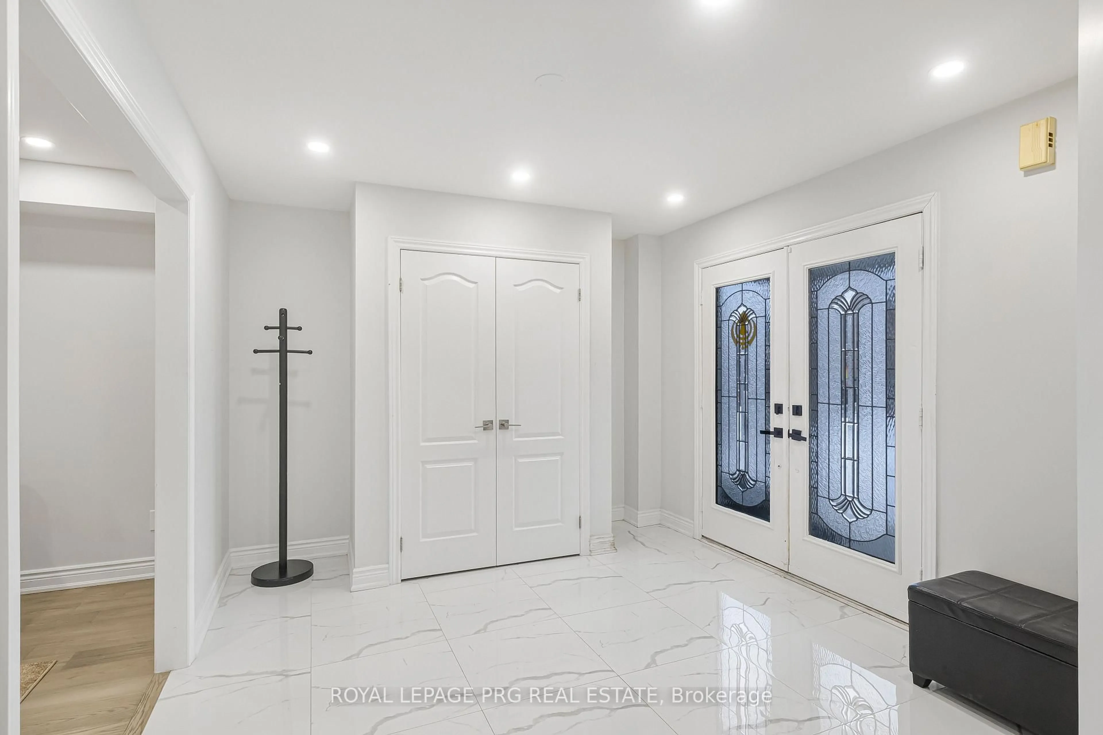 Indoor entryway for 226 Mountainberry Rd, Brampton Ontario L6R 1W3