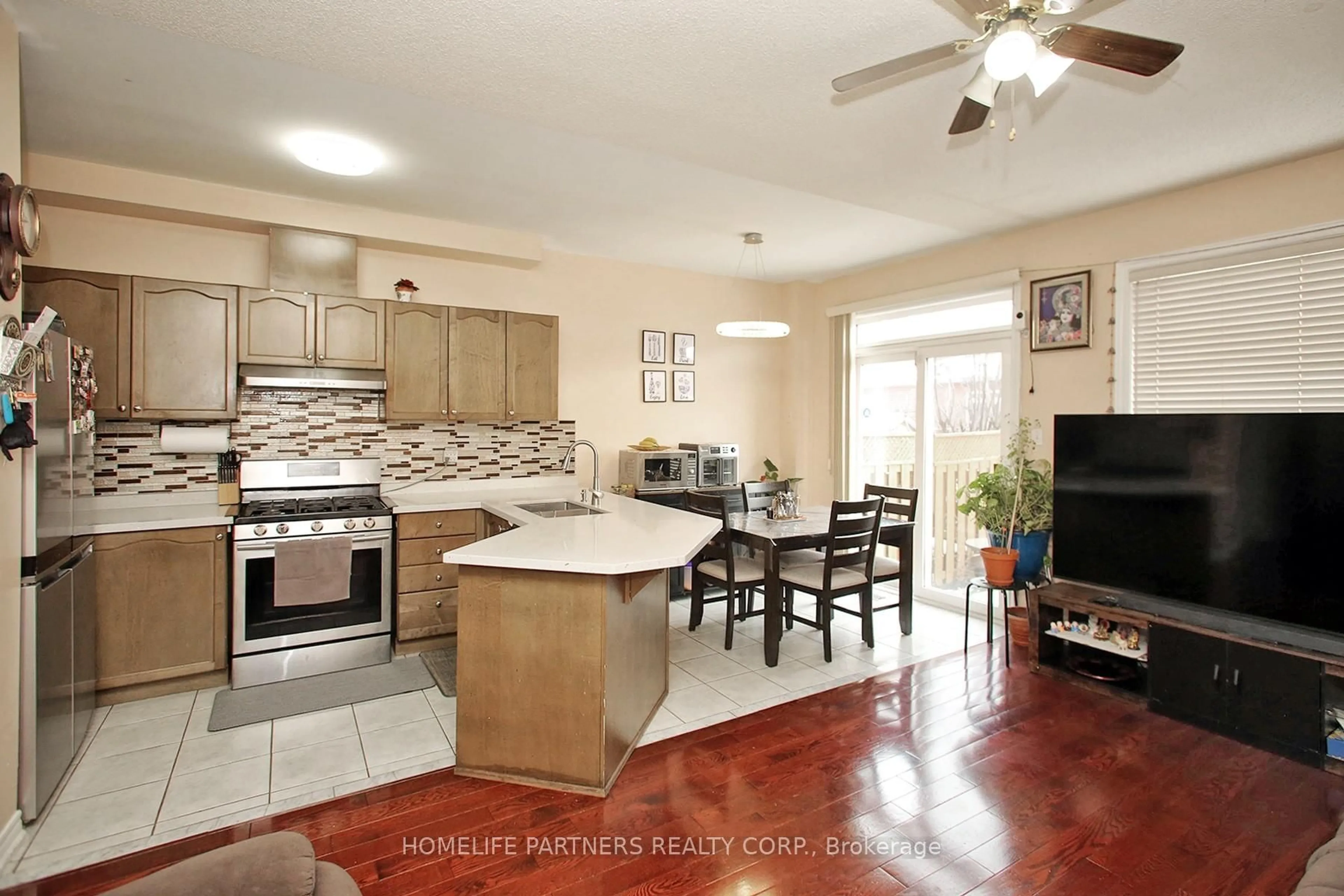 Open concept kitchen, ceramic/tile floor for 40 Nathaniel Cres, Brampton Ontario L6Y 5M5