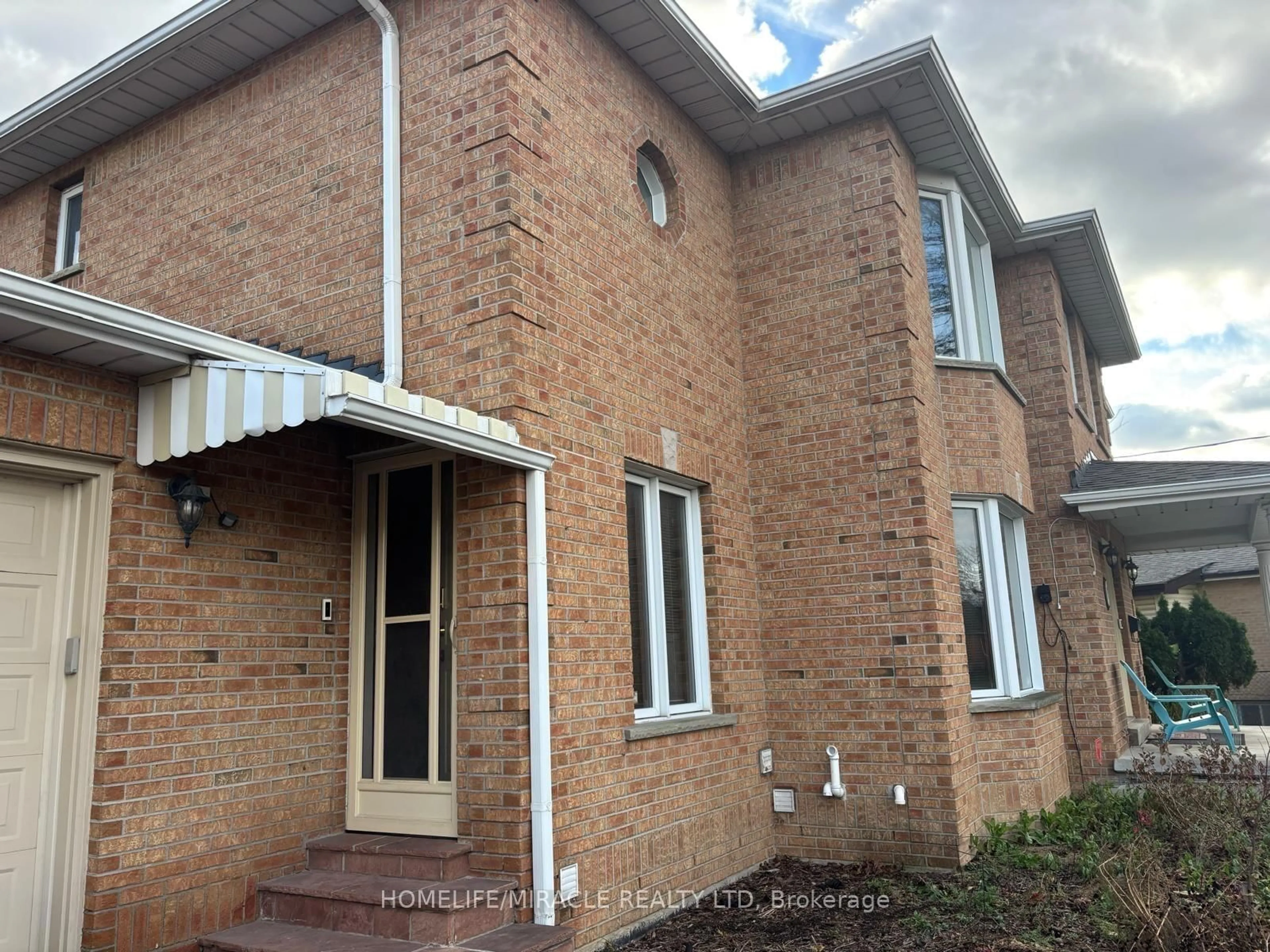 Home with brick exterior material, building for 85 Harlow Cres, Toronto Ontario M9V 2Y8