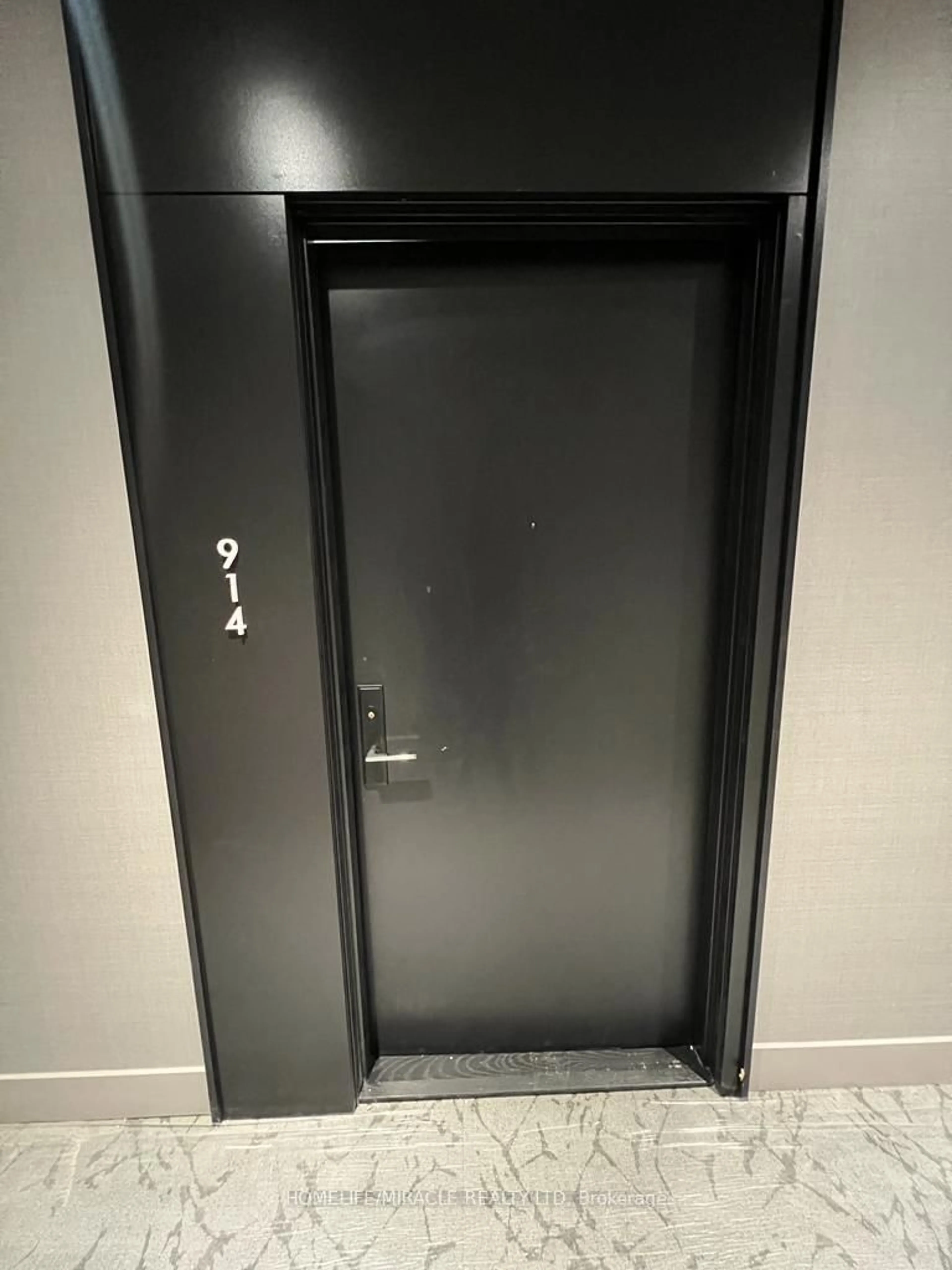 Indoor foyer for 270 Dufferin St #914, Toronto Ontario M6K 0H8