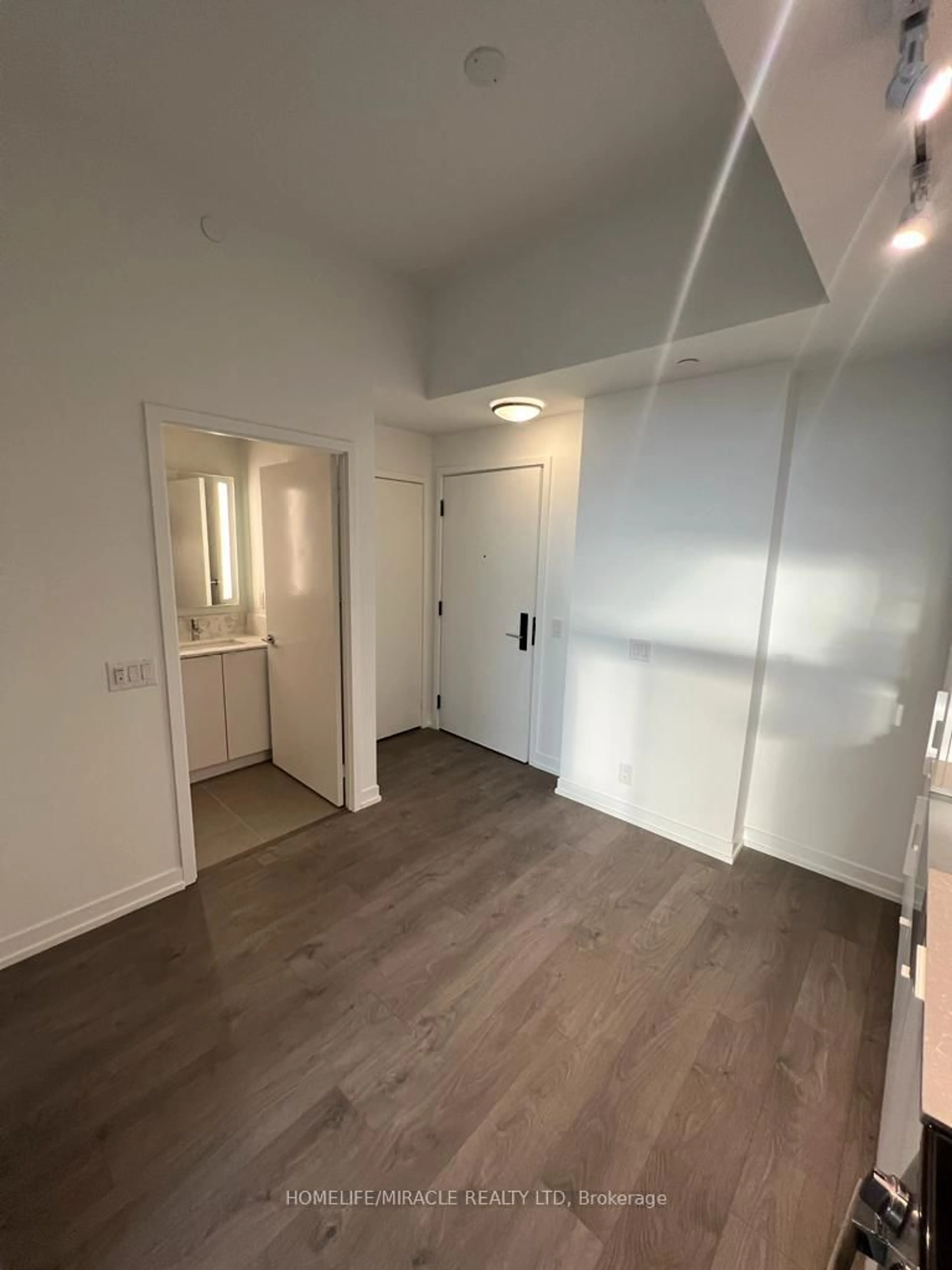 A pic of a room for 270 Dufferin St #914, Toronto Ontario M6K 0H8