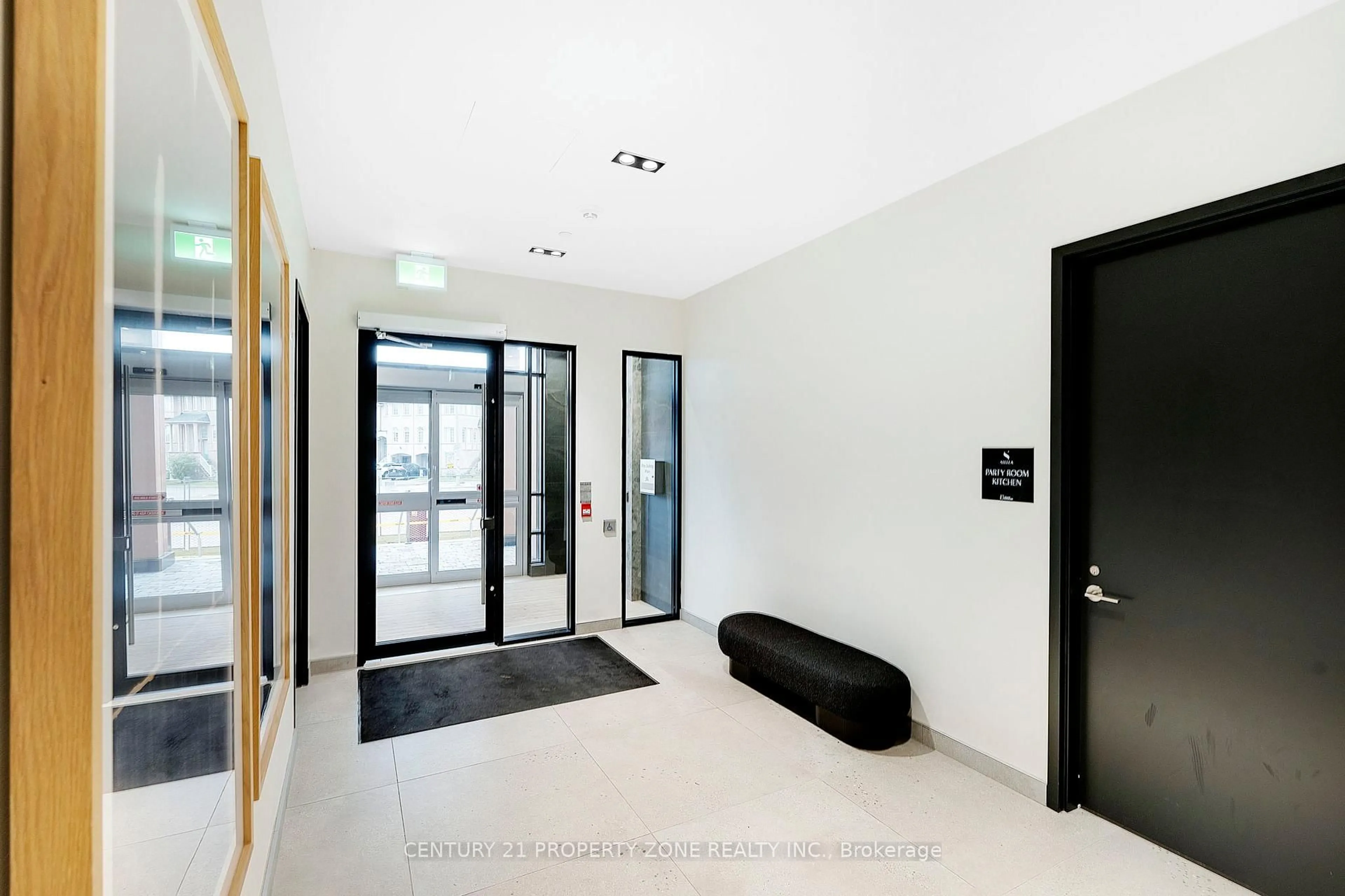 Indoor foyer for 225 Malta Ave #510, Brampton Ontario L6Y 4M5