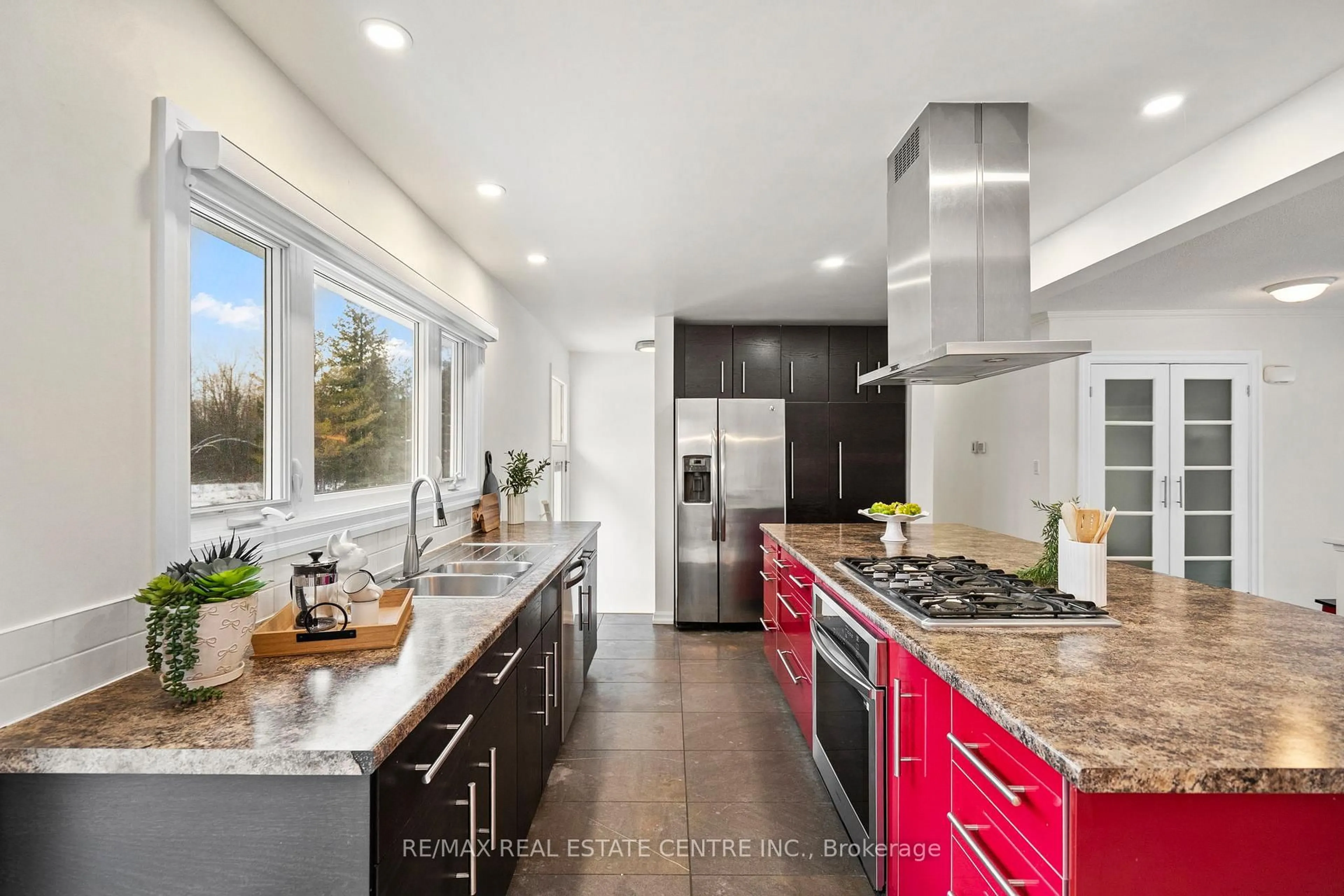 Contemporary kitchen, ceramic/tile floor for 10534 First Nassagaweya Line, Milton Ontario L0P 1J0